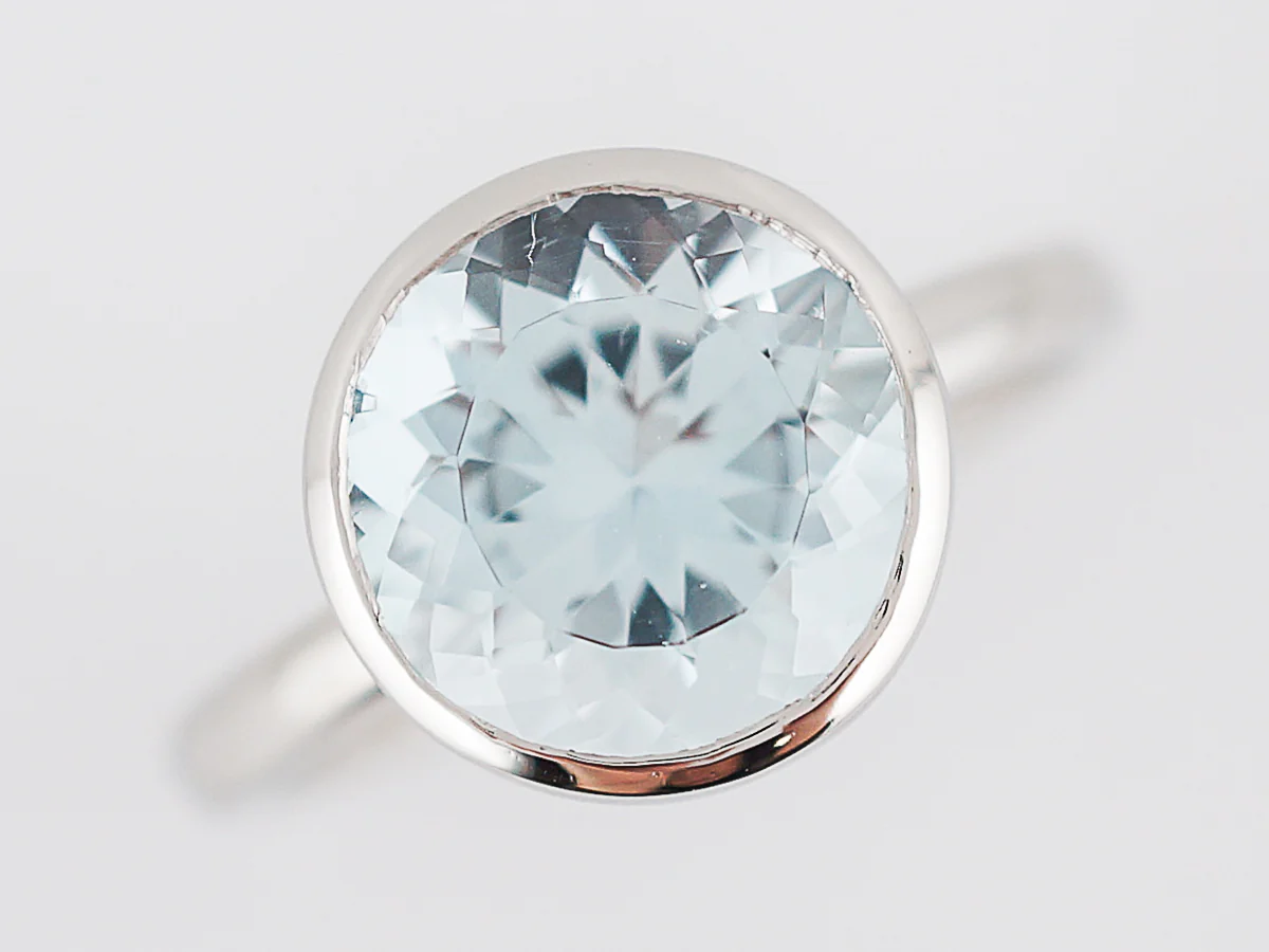Modern 4.45 Round Brilliant Cut Aquamarine Ring in Platinum - Image 7