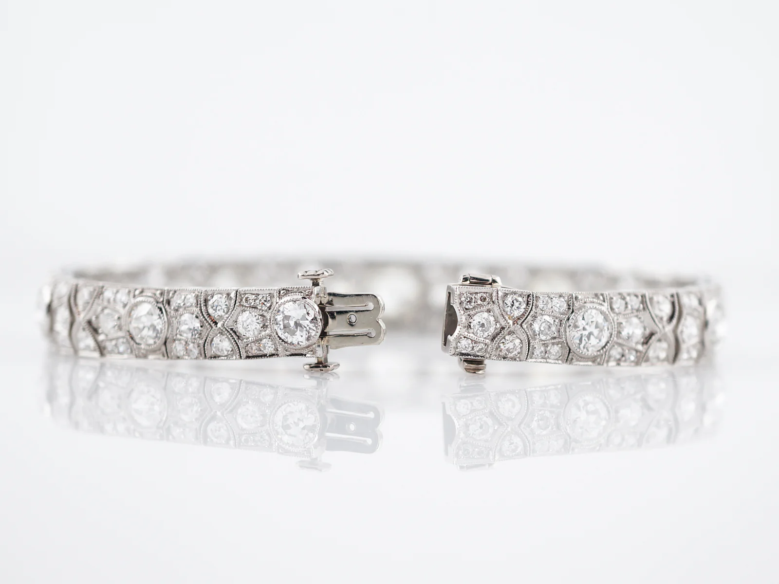 Modern Art Deco Style Bracelet 11.77 cttw Old European Cut Diamonds in Platinum - Image 2