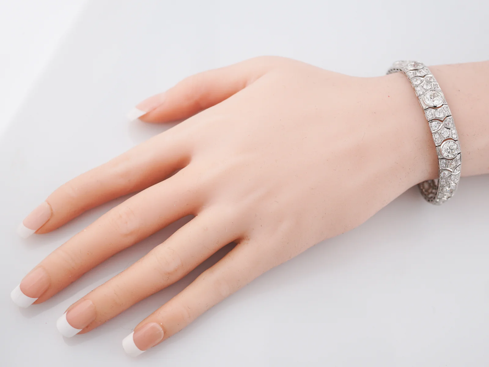Modern Art Deco Style Bracelet 11.77 cttw Old European Cut Diamonds in Platinum - Image 5