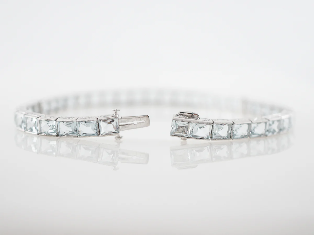 Modern Bracelet 11.27 French Cut Aquamarine in Platinum - Image 2
