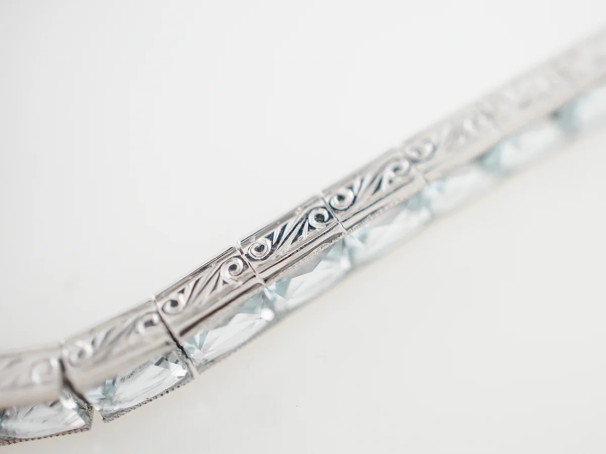 Modern Bracelet 11.27 French Cut Aquamarine in Platinum - Image 4