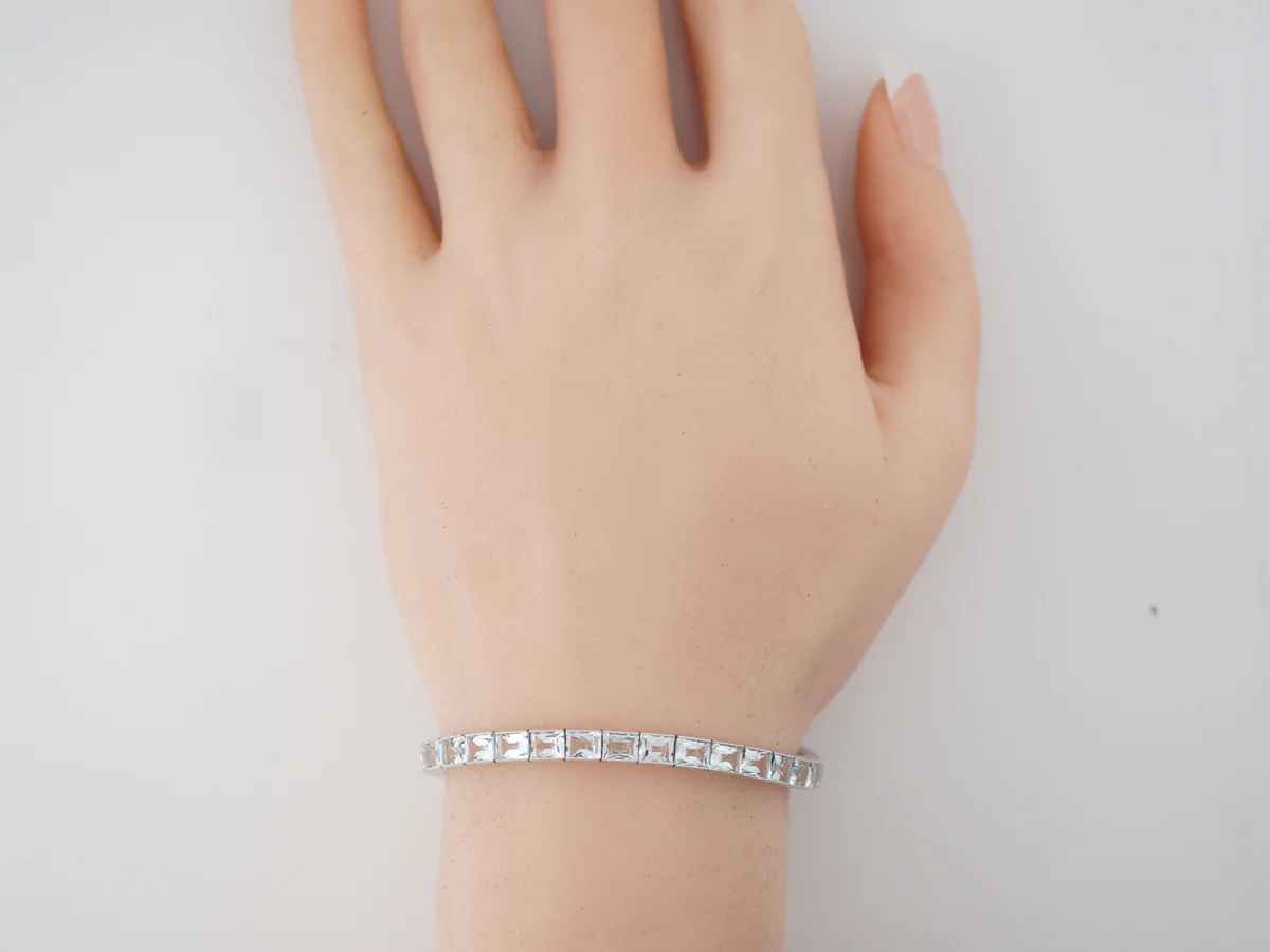 Modern Bracelet 11.27 French Cut Aquamarine in Platinum - Image 5