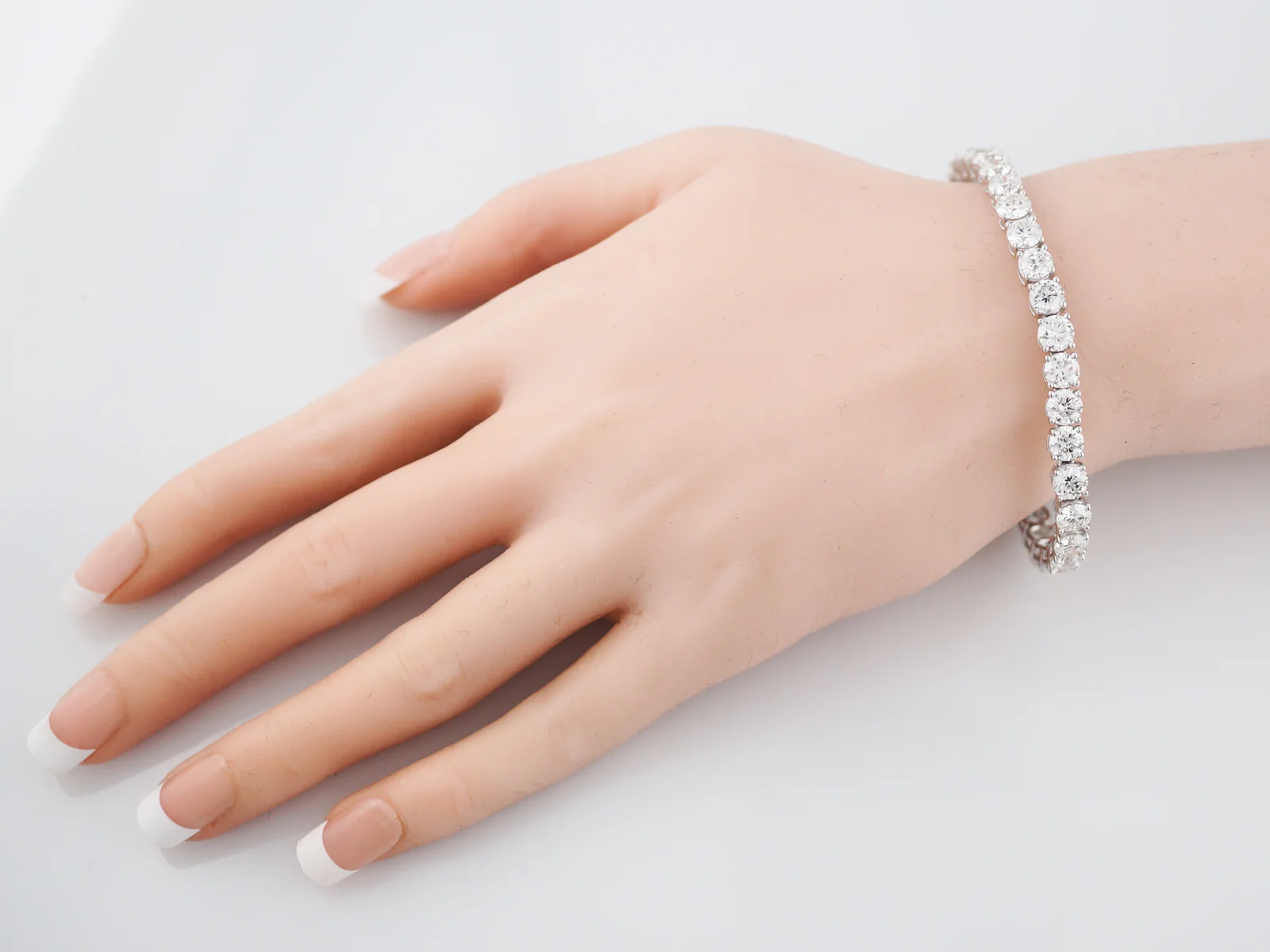 ***RTV***Modern Bracelet GIA 14.46 Round Brilliant Cut Diamonds in Platinum - Image 4