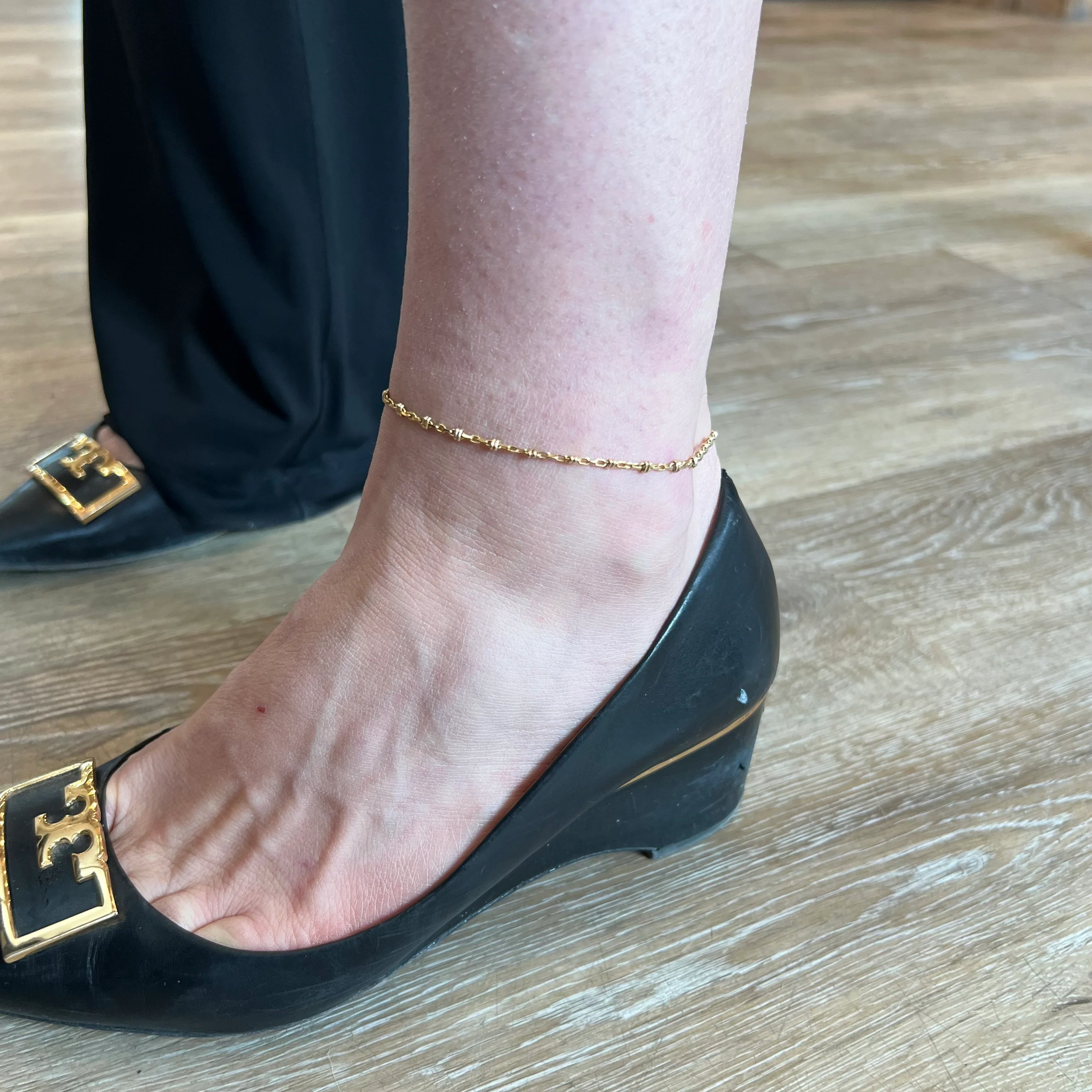 Modern Chain Link Anklet in 14k Yellow Gold - Image 3