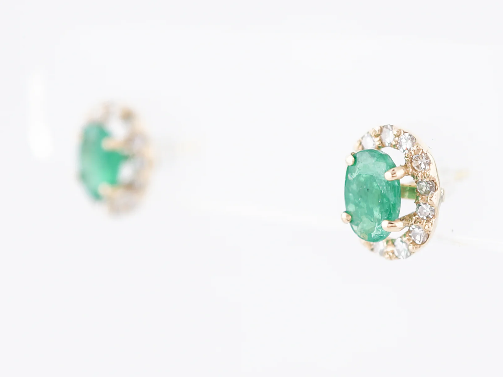 Modern Cluster Earrings 1.38 Oval Cut Emerald in 18k Yellow Gold - Image 2