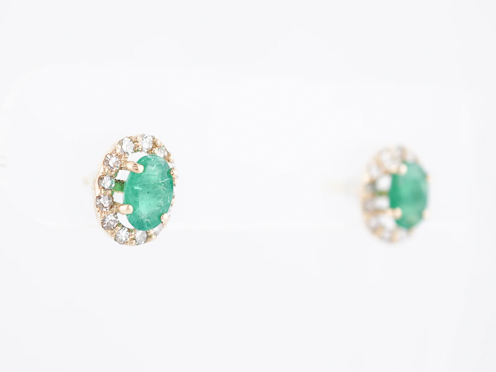 Modern Cluster Earrings 1.38 Oval Cut Emerald in 18k Yellow Gold - Image 3