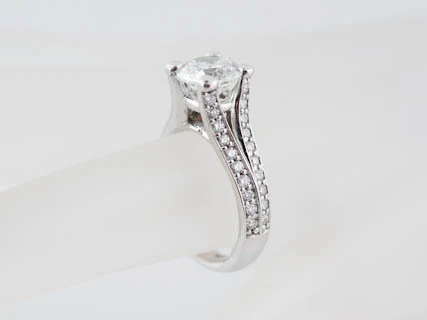 Modern A. Jaffe Split Shank Pave Diamond Ring Mounting MES017 For 1.50 Carat Round in 18K White Gold - Image 6