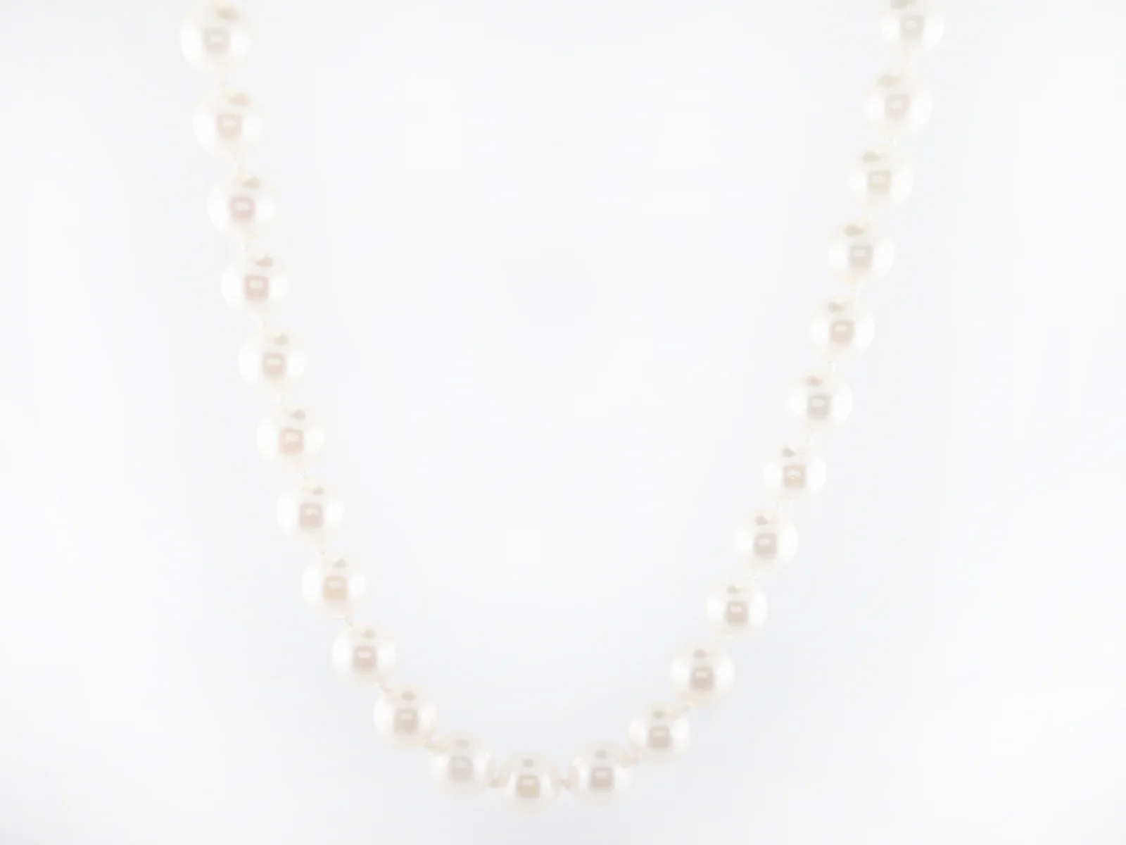 Modern Necklace Pearls in 14k Yellow Gold