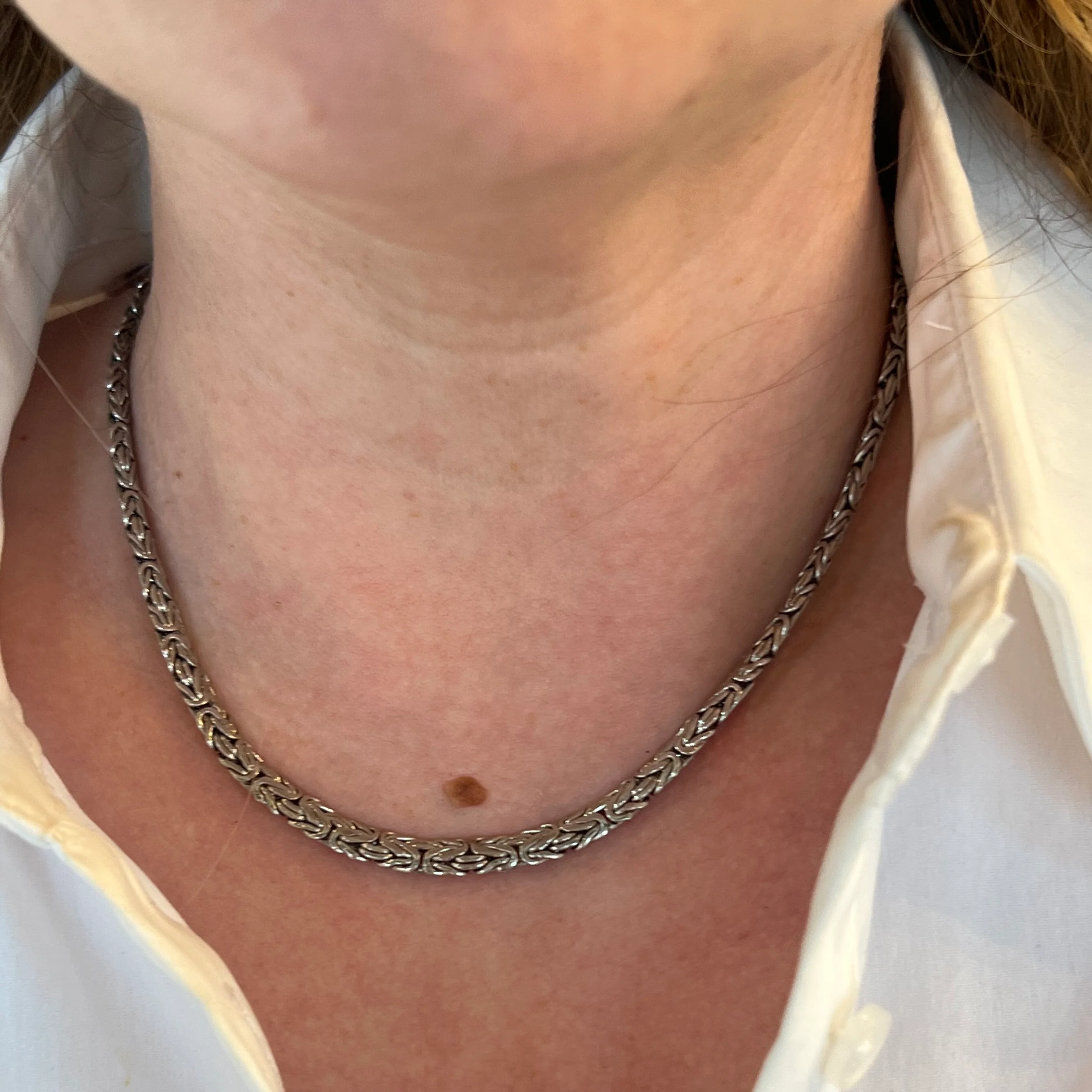 Modern Necklace Woven Chain in Platinum - Image 4