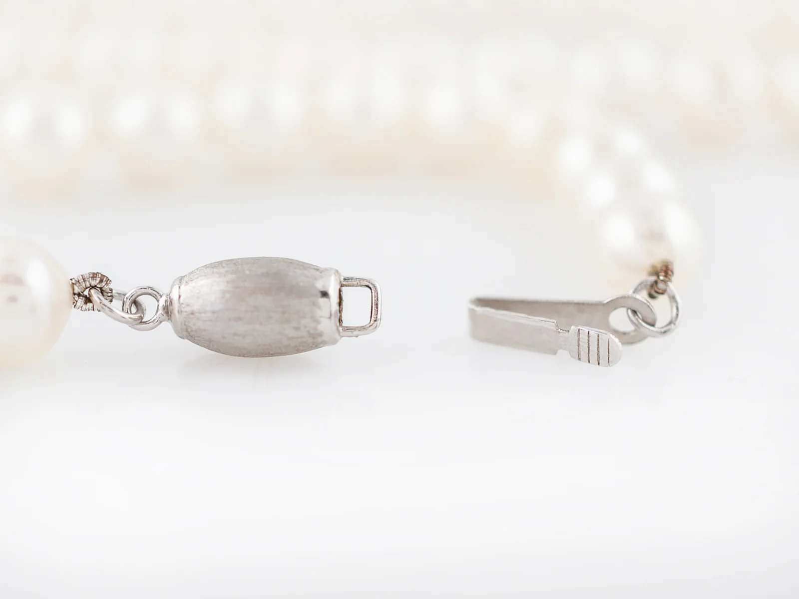 Modern Pearl Necklace in 14k White Gold - Image 4