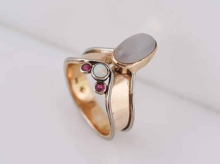 Modern Right Hand Ring 2.02ct Cabochon Cut Moonstone in 14k Yellow Gold - Image 5