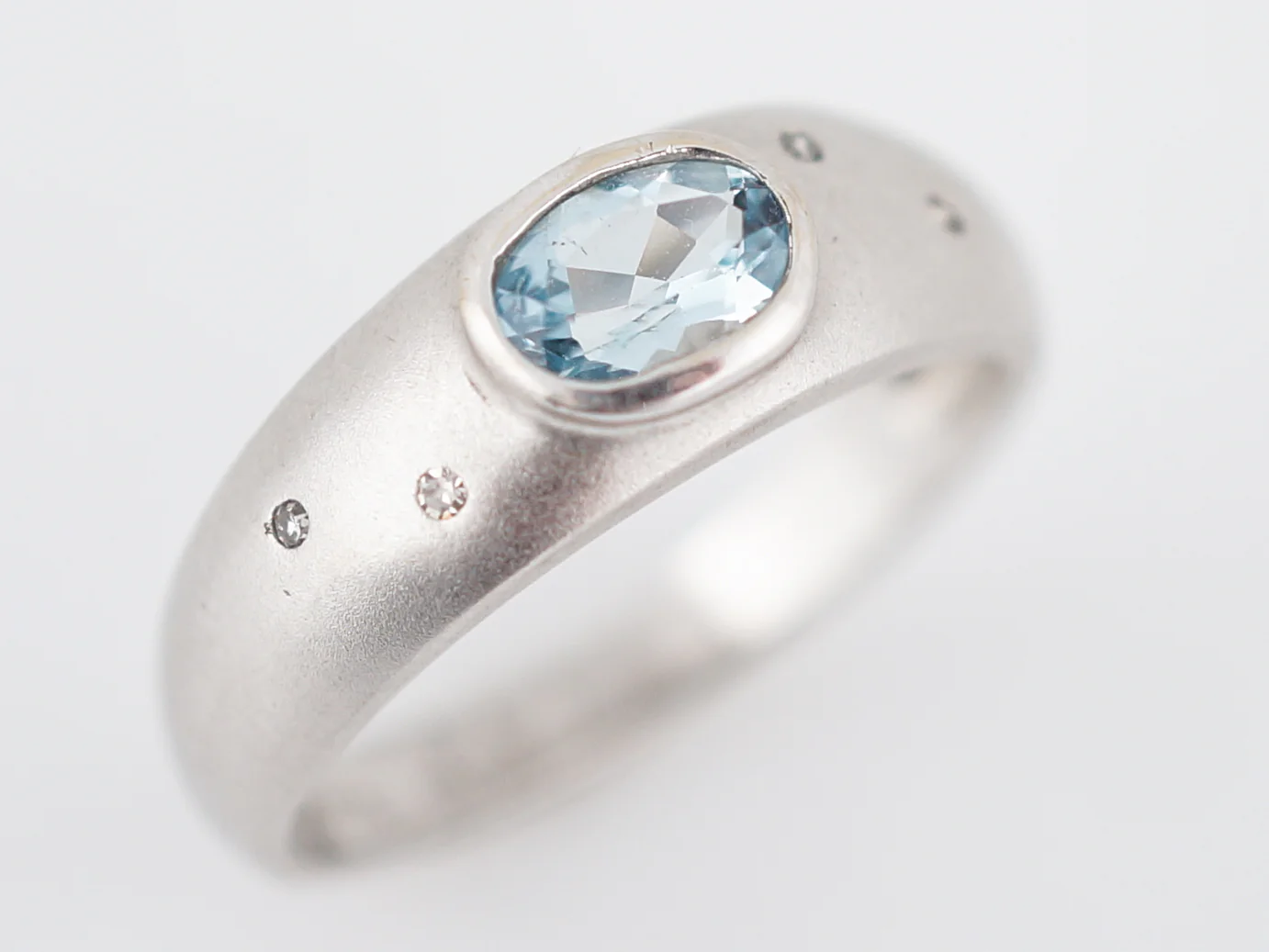 Modern Right Hand Ring .35 Oval Cut Aquamarine in 14k White Gold - Image 4