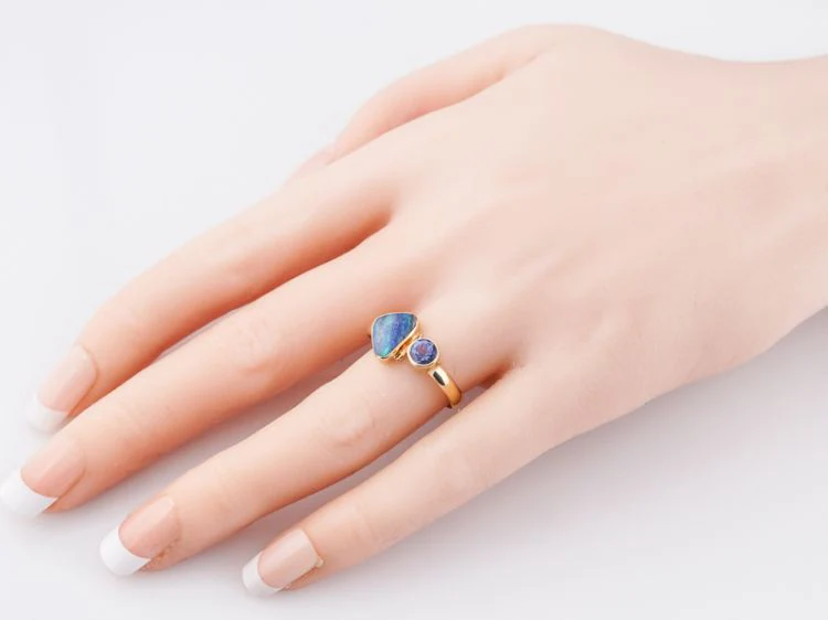 Modern Right Hand Ring .75 Black Opal Doublet & .67 Round Brilliant Cut Purple Sapphire in 18k Yellow Gold - Image 9