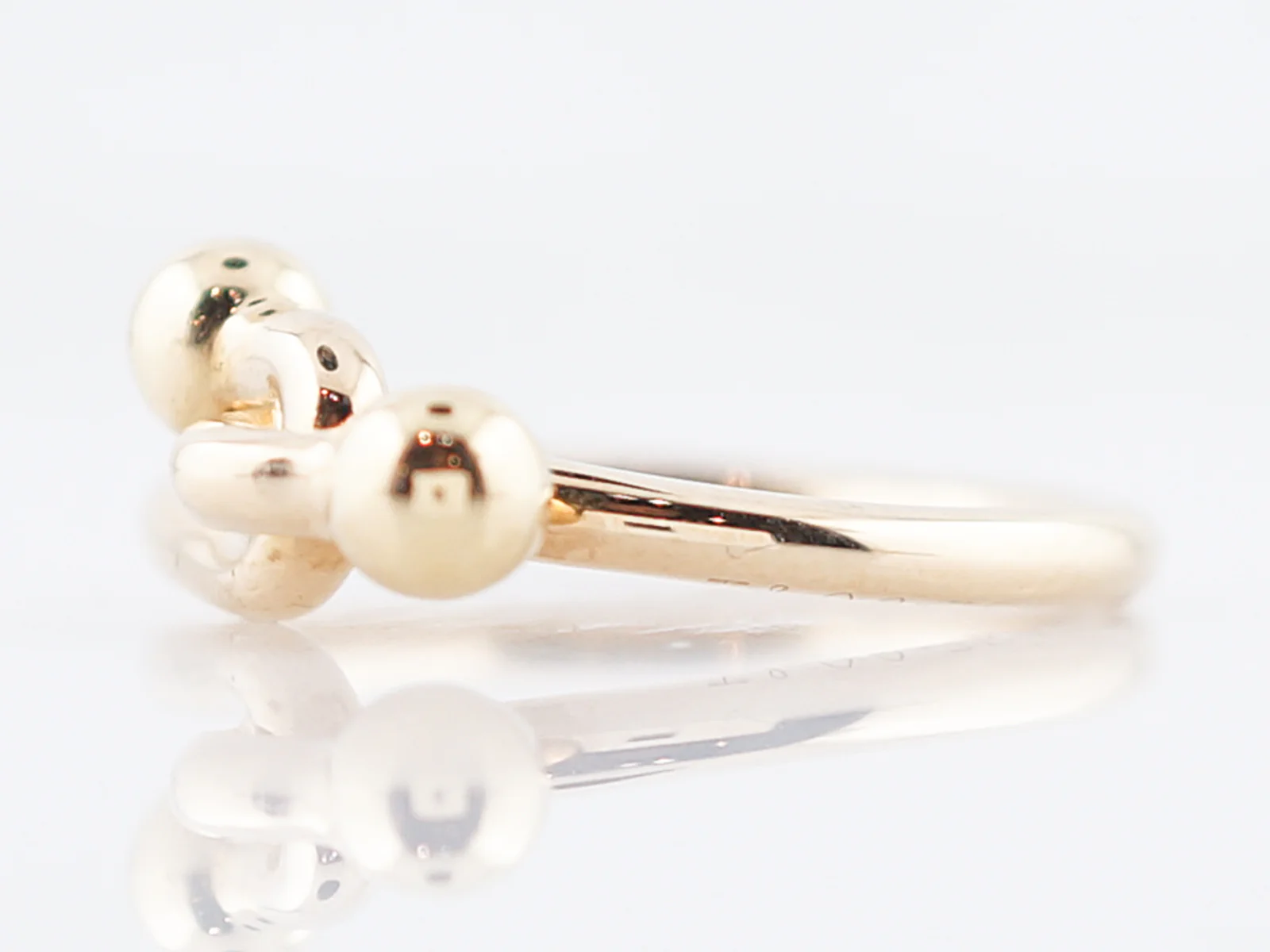 Modern Right Hand Ring Tiffany & Co in 14k Yellow Gold - Image 2
