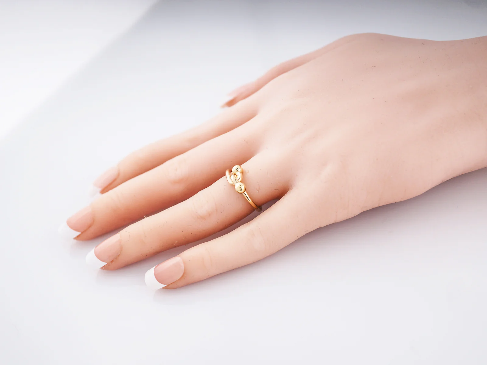 Modern Right Hand Ring Tiffany & Co in 14k Yellow Gold - Image 8