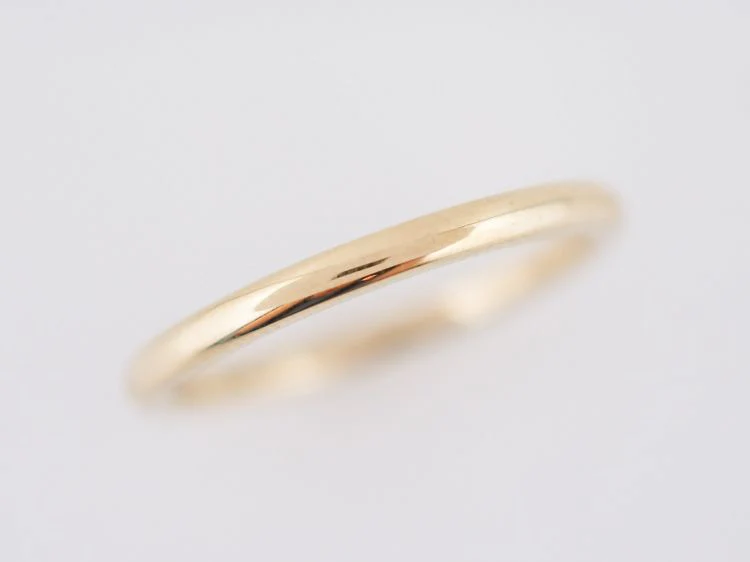 Modern Tiffany & Co Wedding Band in 18k Yellow Gold - Image 2