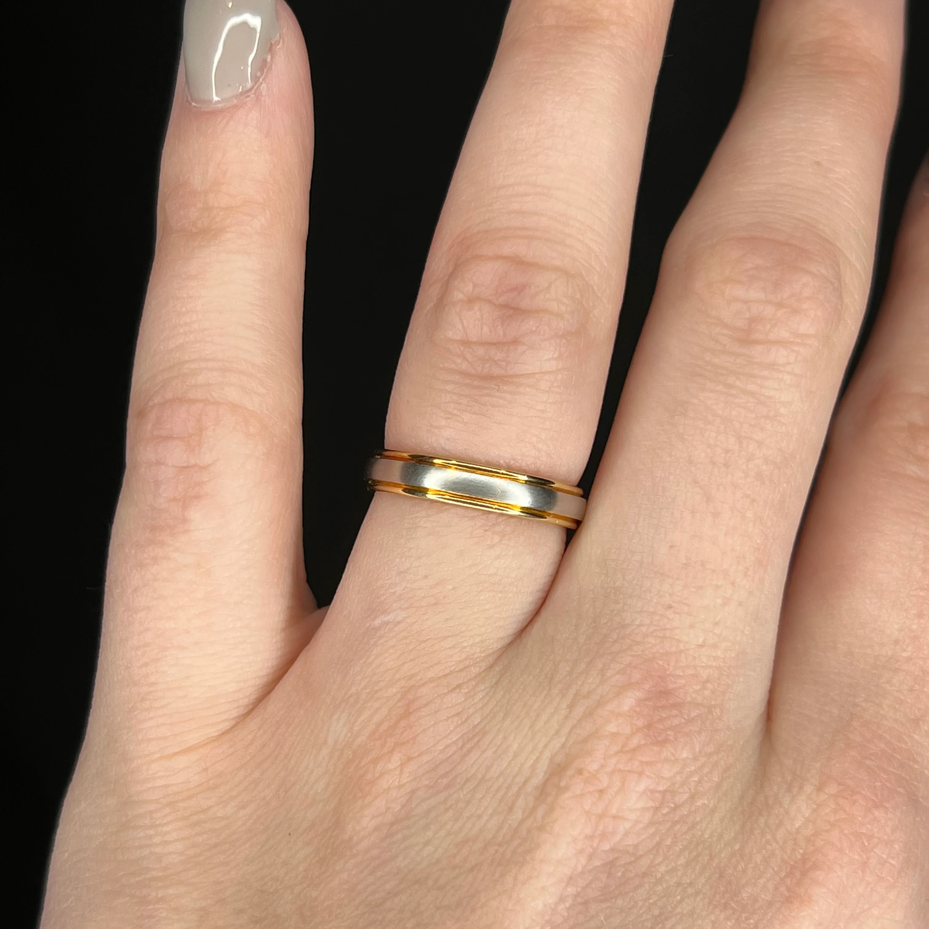 Modern Two-Tone Wedding Band in 18k Yellow Gold & Platinum - Image 6