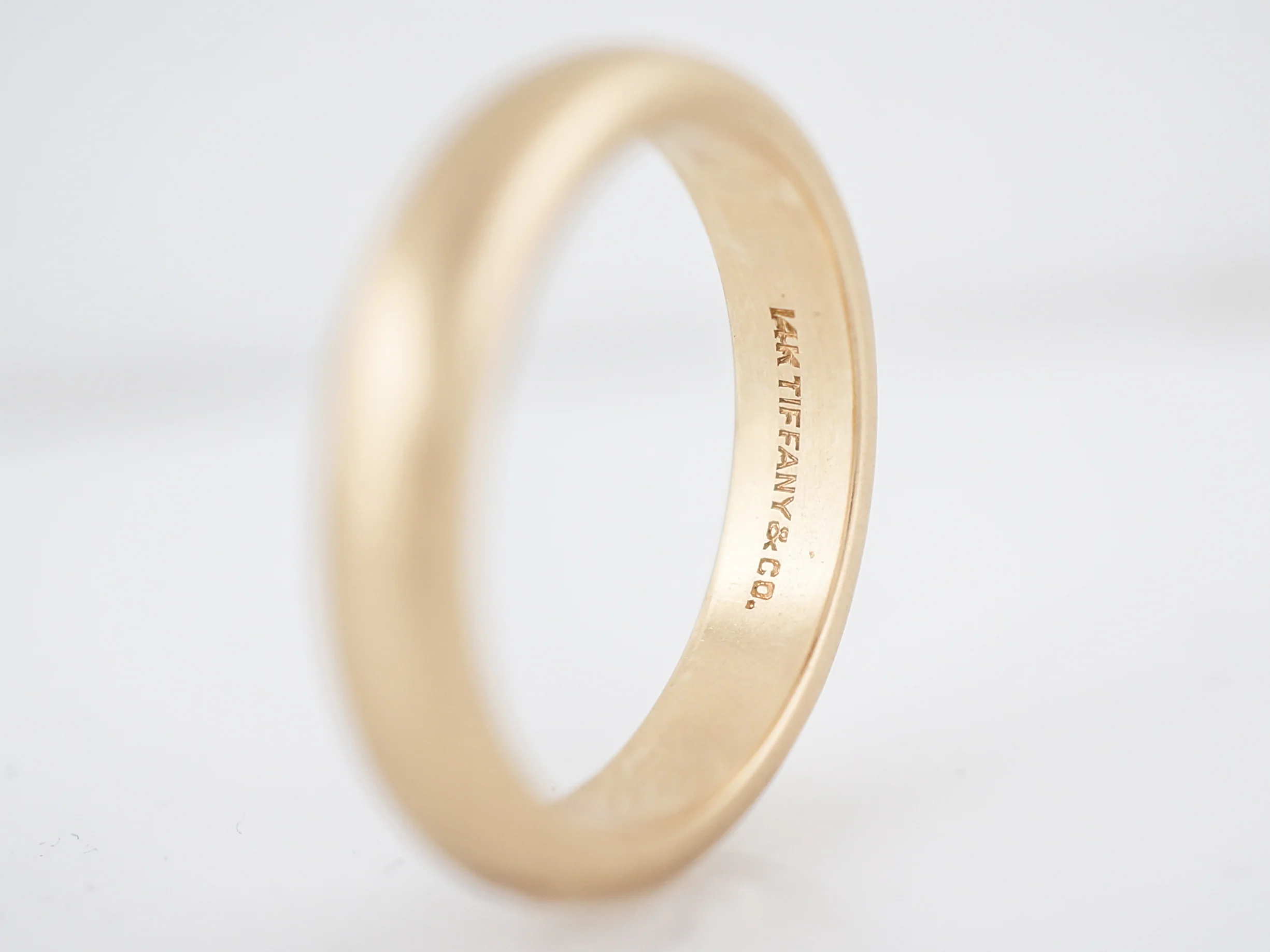 Modern Wedding Band Tiffany & Co in 14k Yellow Gold - Image 5