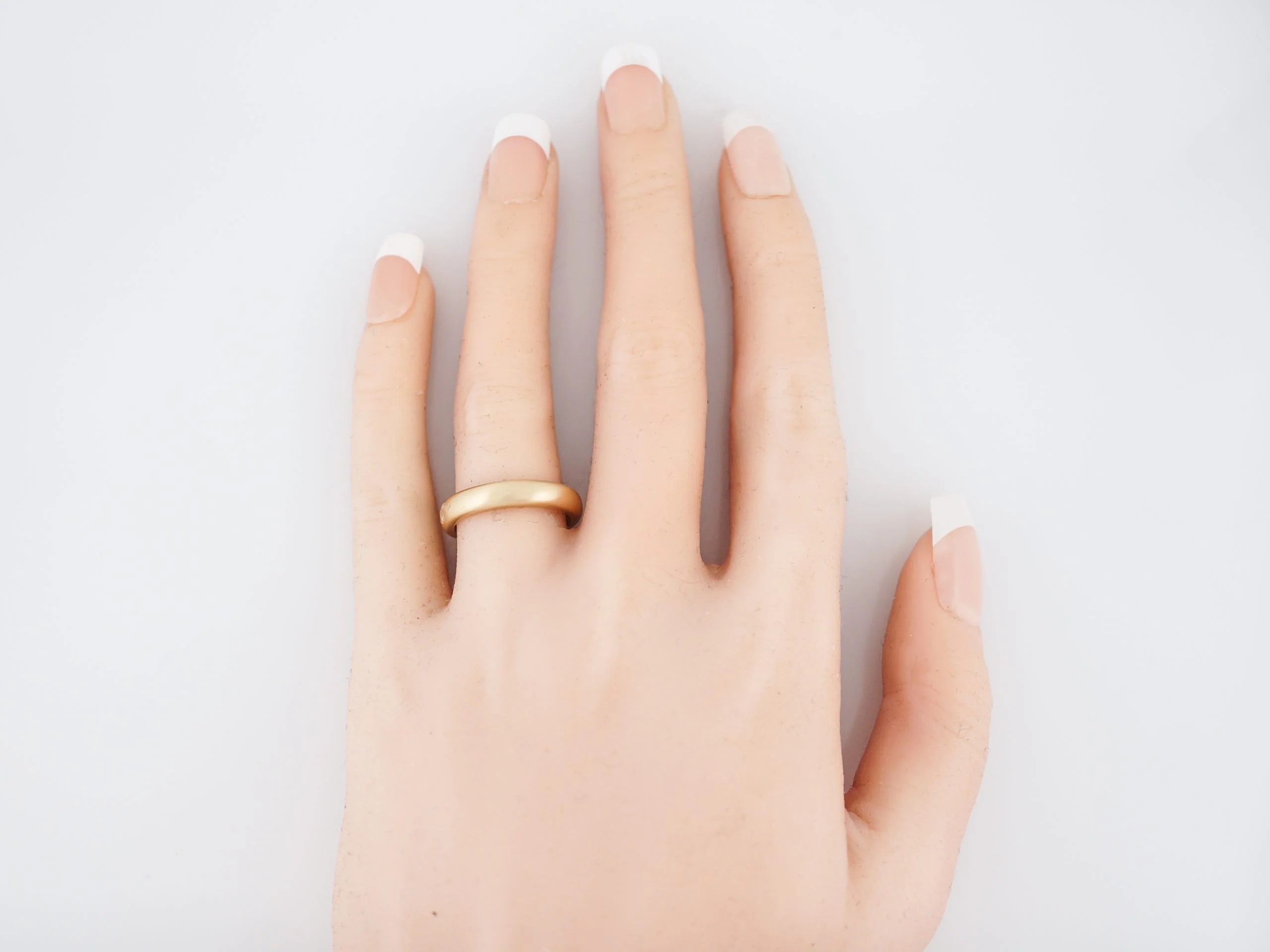 Modern Wedding Band Tiffany & Co in 14k Yellow Gold - Image 6