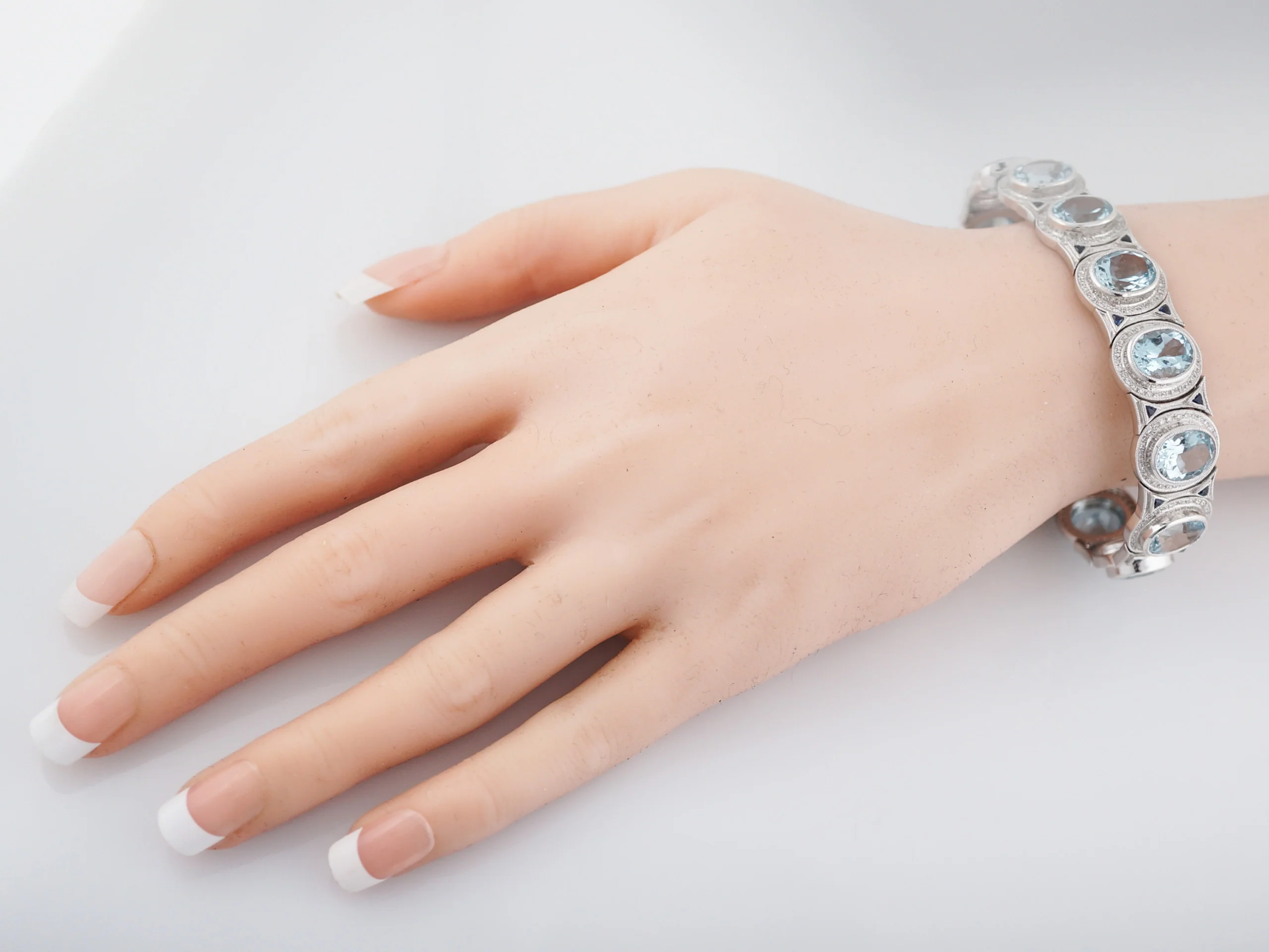 Modern Wendy Hill 41.75 Aquamarine, Sapphire & Diamond Bracelet in 18k White Gold - Image 3