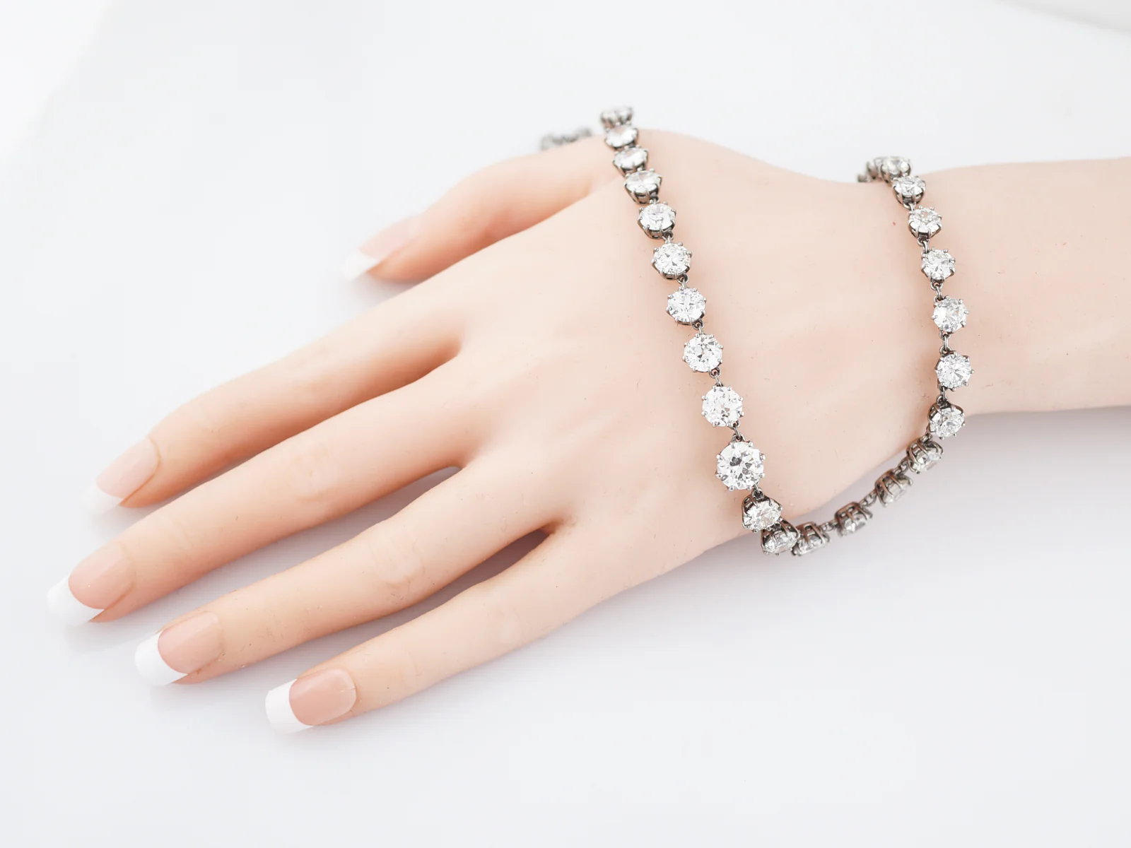 Necklace Modern 33.91 Old European Cut Diamond in Platinum - Image 4