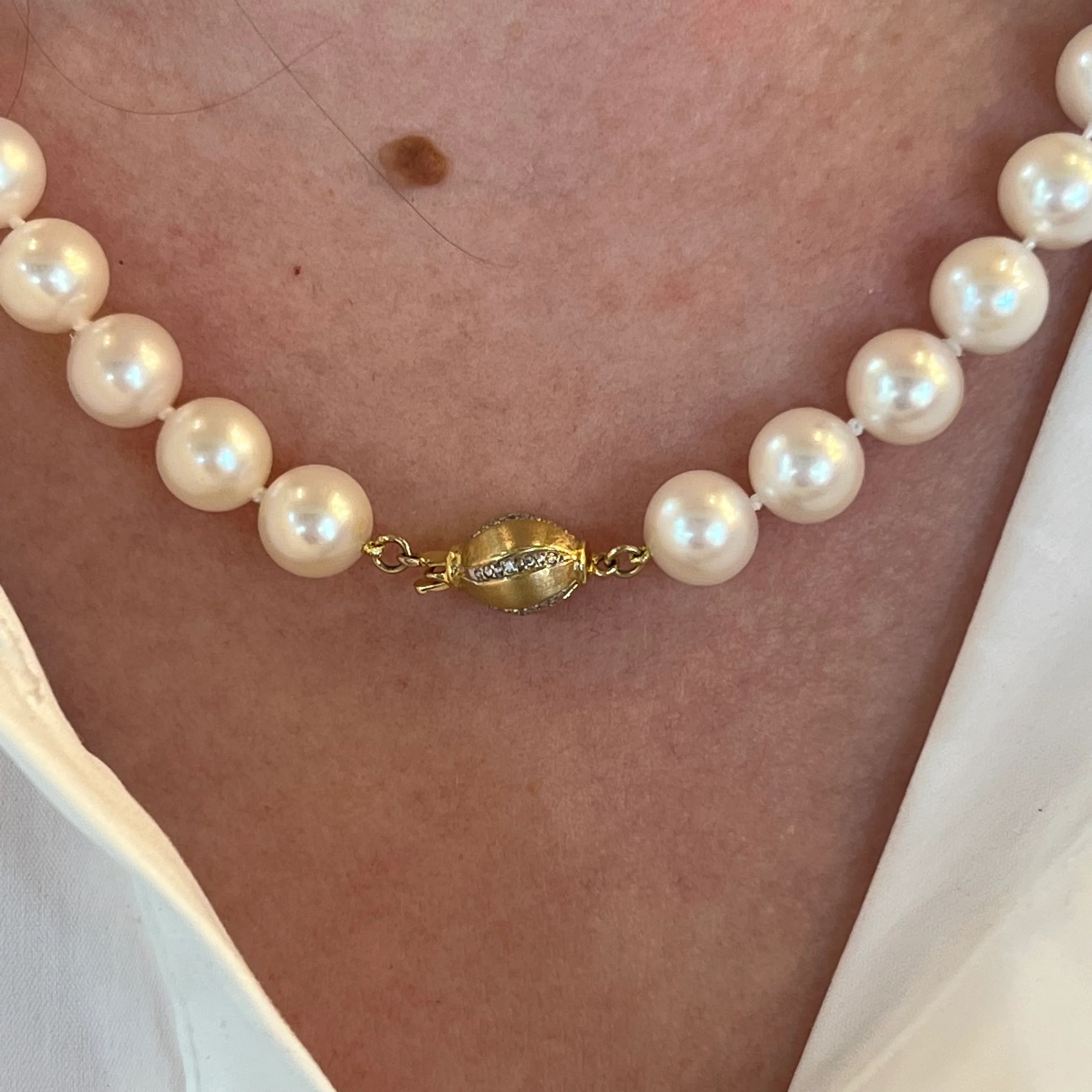 Necklace Modern Pearls & .10 Round Brilliant Cut Diamonds in 14k Yellow Gold - Image 5