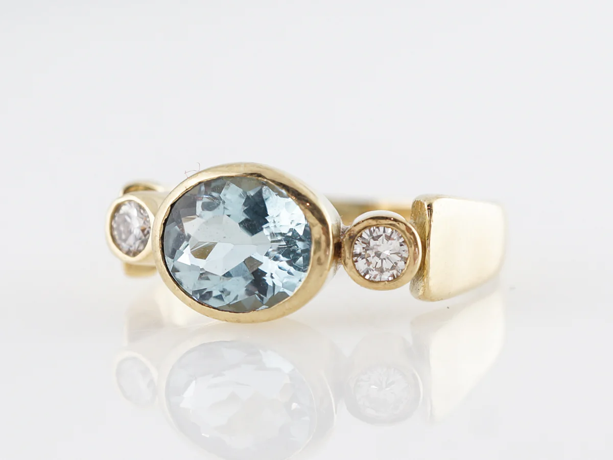 Oval Cut Aquamarine & Diamond Ring in 18k Yellow Gold - Image 2