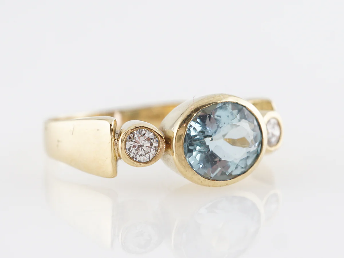 Oval Cut Aquamarine & Diamond Ring in 18k Yellow Gold - Image 3