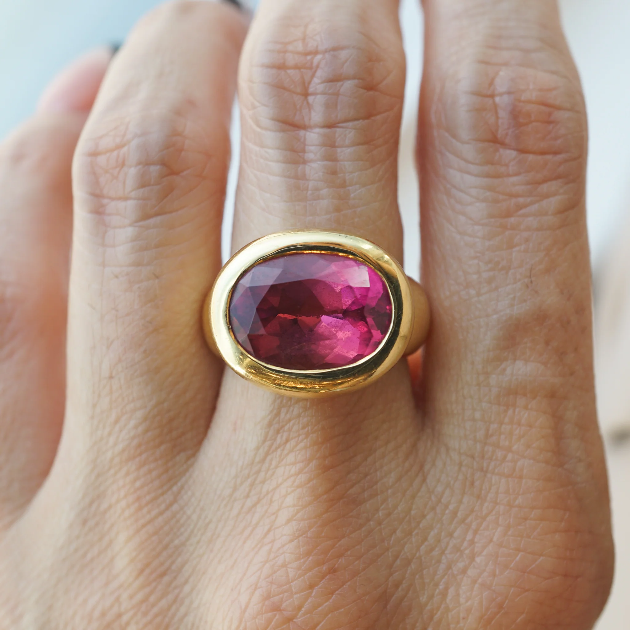 Oval Cut Pink Tourmaline Cocktail Ring in 18k Yellow Gold - Image 7