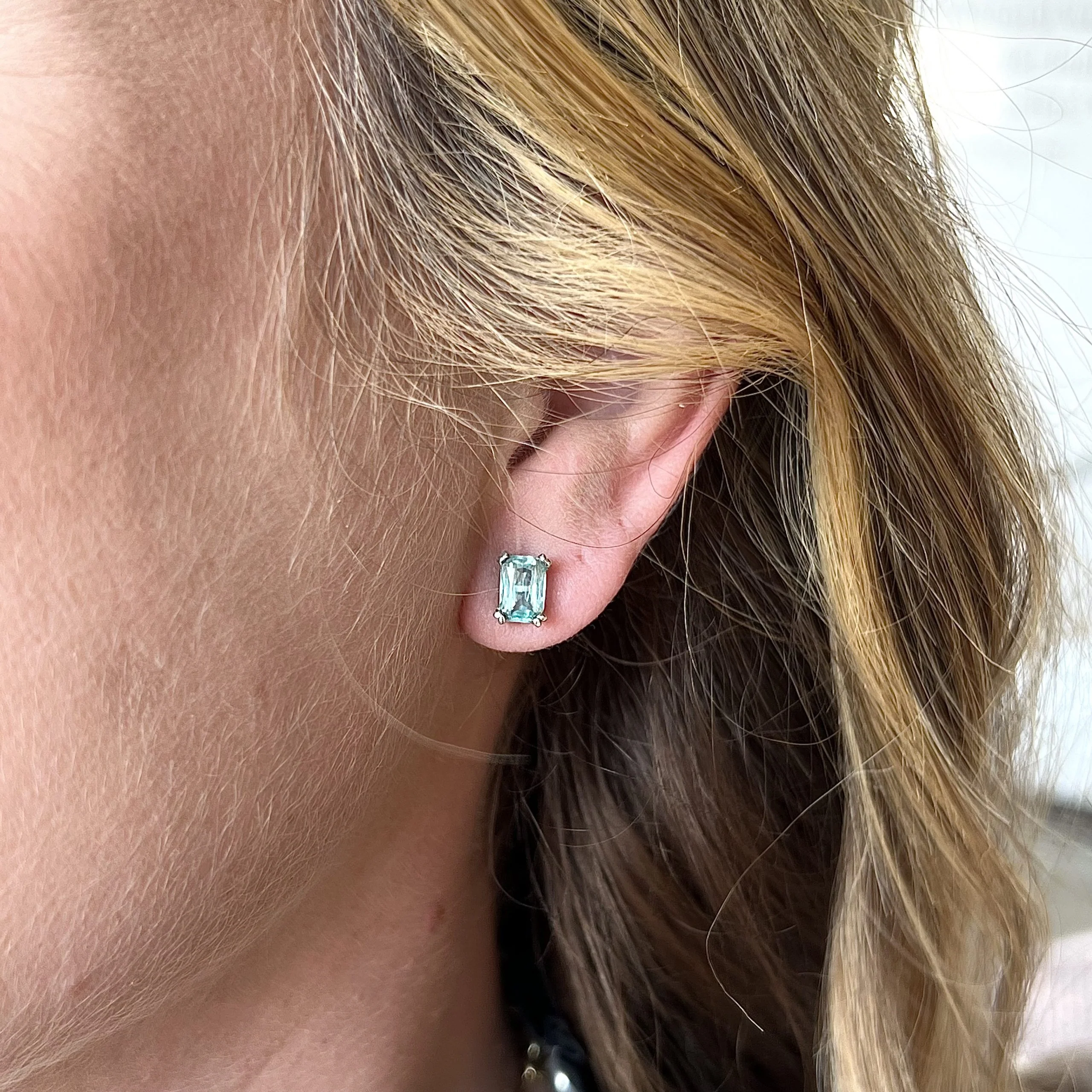 Paraiba Tourmaline Stud Earrings in Platinum - Image 4