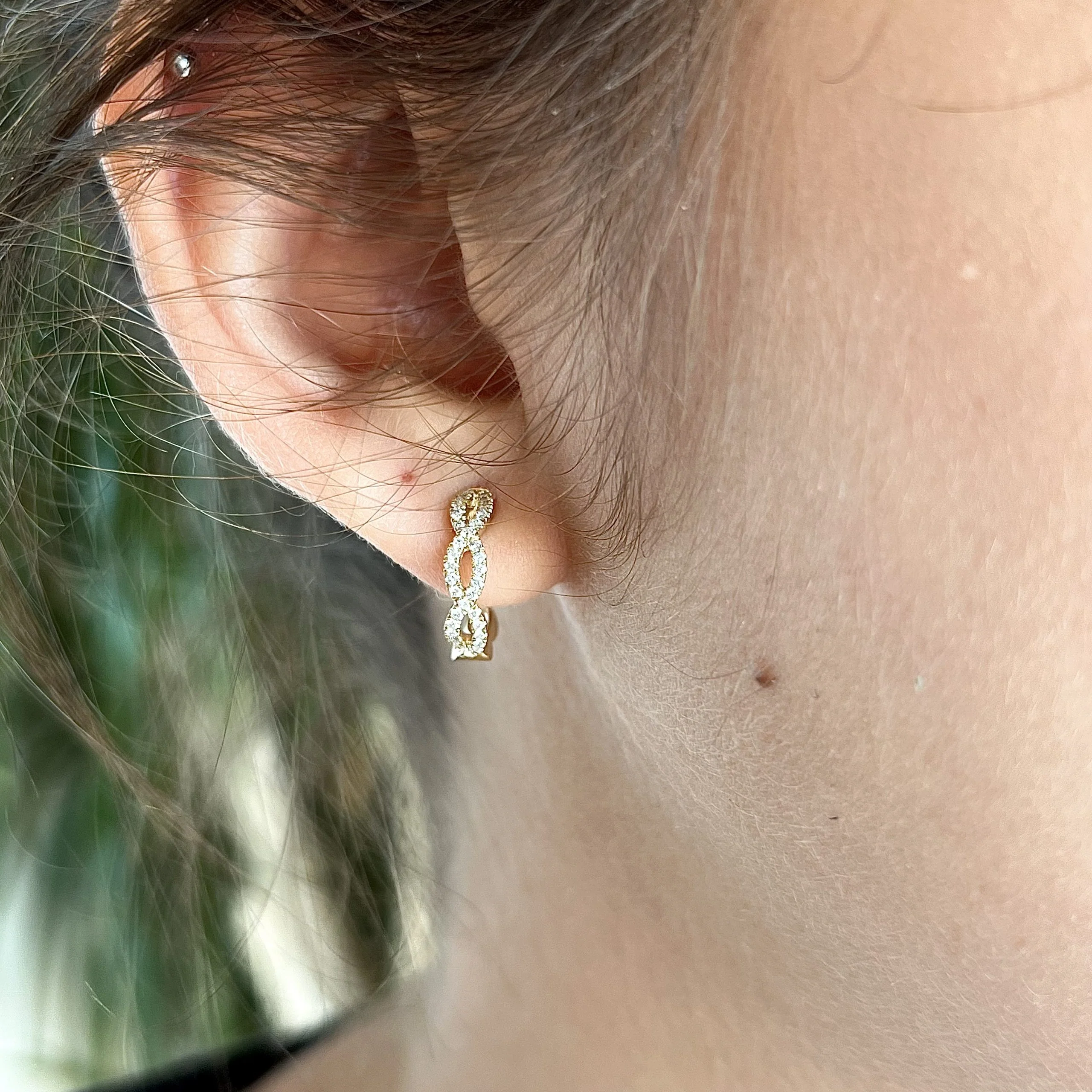 Pave Diamond Twist Hoop Earrings in 14k Yellow Gold - Image 4