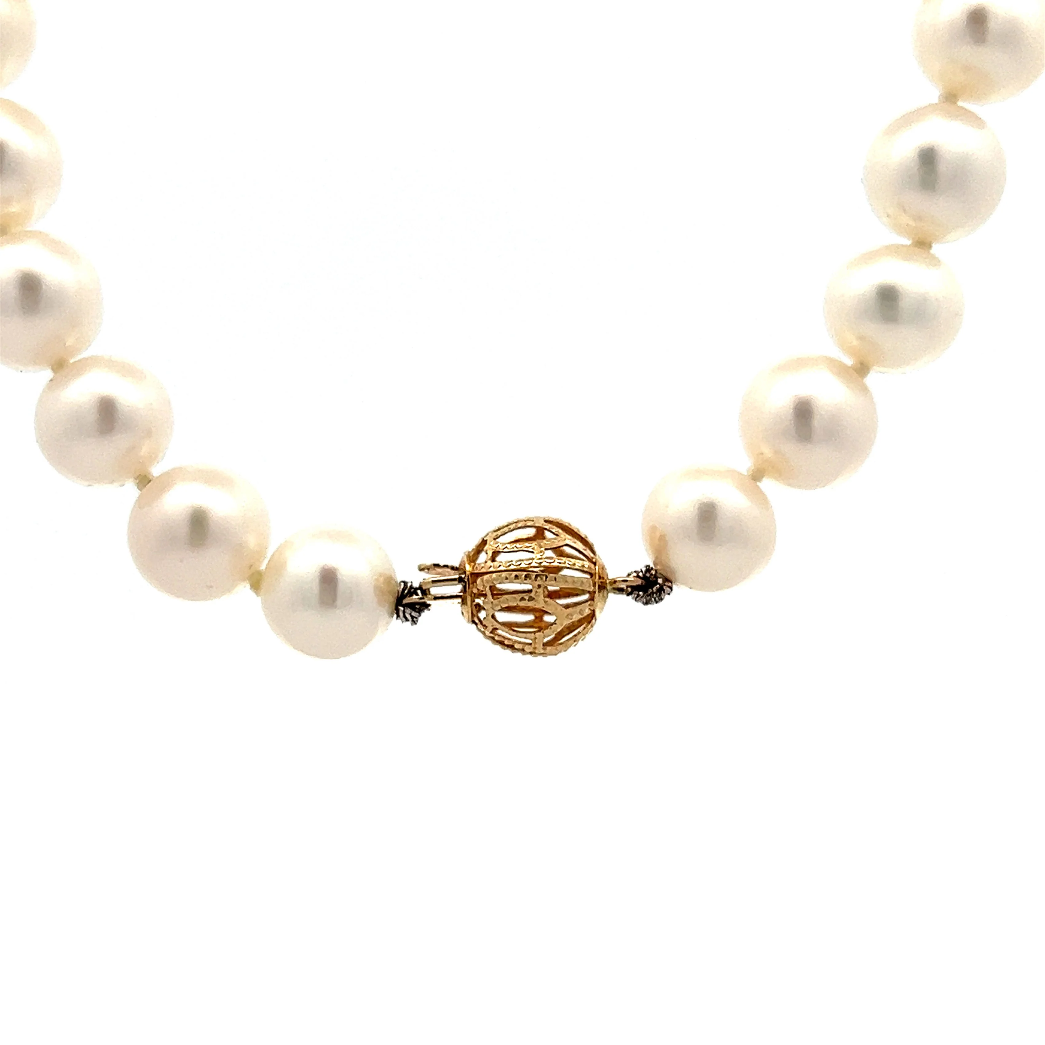 Classic Pearl Necklace Yellow Gold - Image 4