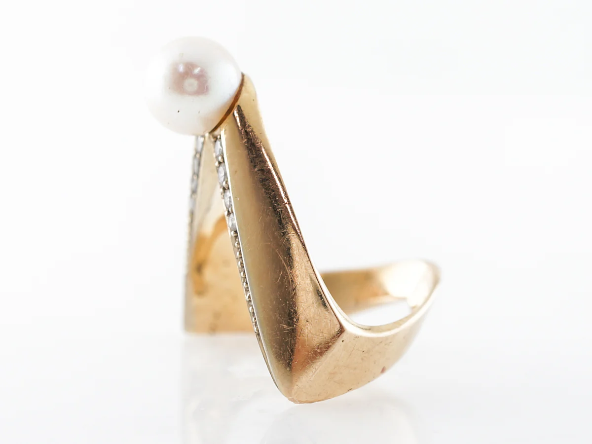 Pearl & Diamond Ring in Yellow Gold - Image 2