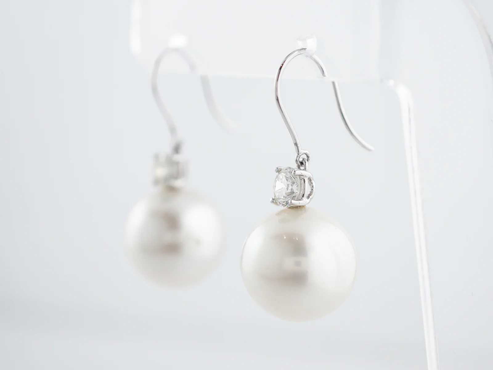 Pearl Earrings Modern 1.18 Round Brilliant Cut Diamond in Platinum - Image 2