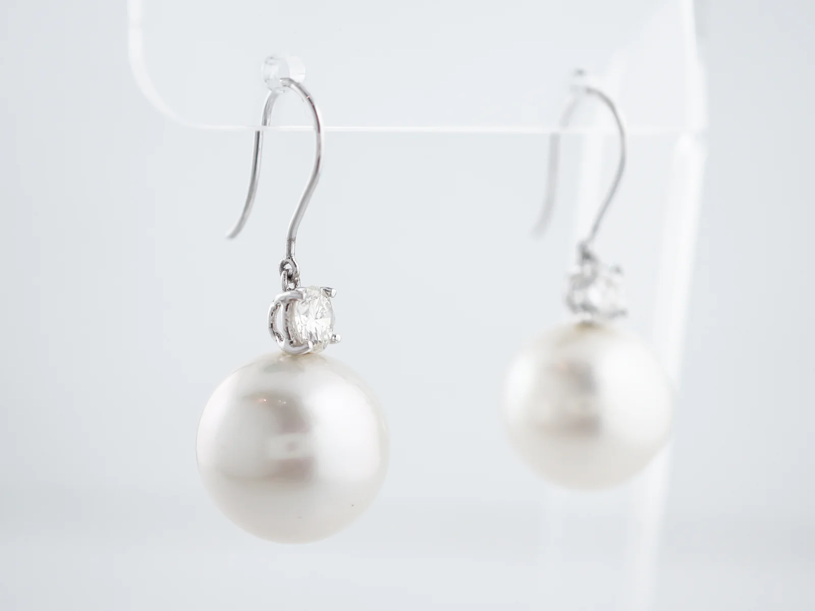 Pearl Earrings Modern 1.18 Round Brilliant Cut Diamond in Platinum - Image 3