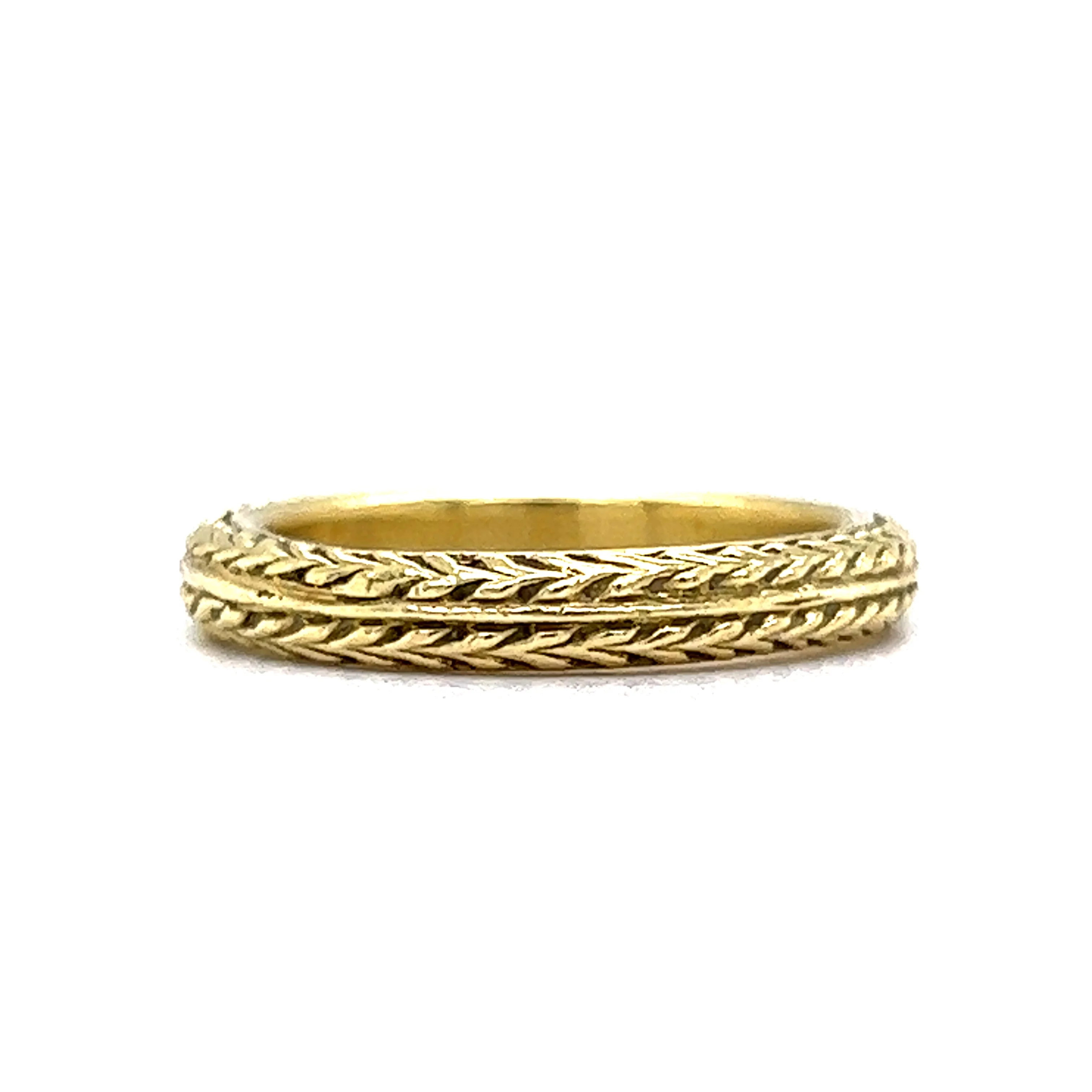 Engraved Double Chevron Pattern Wedding Band in 18k Yellow Gold