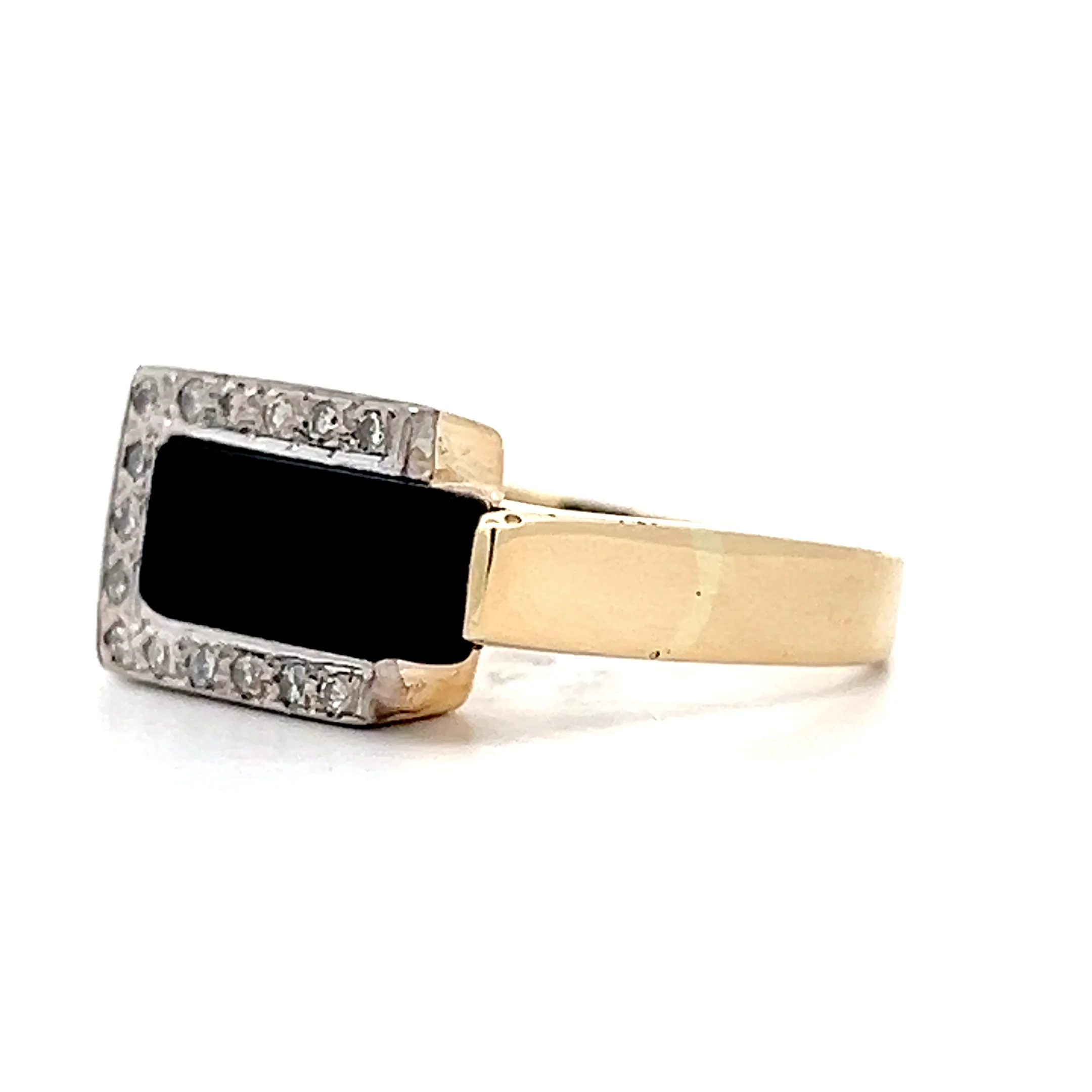 Modern Black Onyx and Diamond ring in 14k Yellow Gold - Image 2