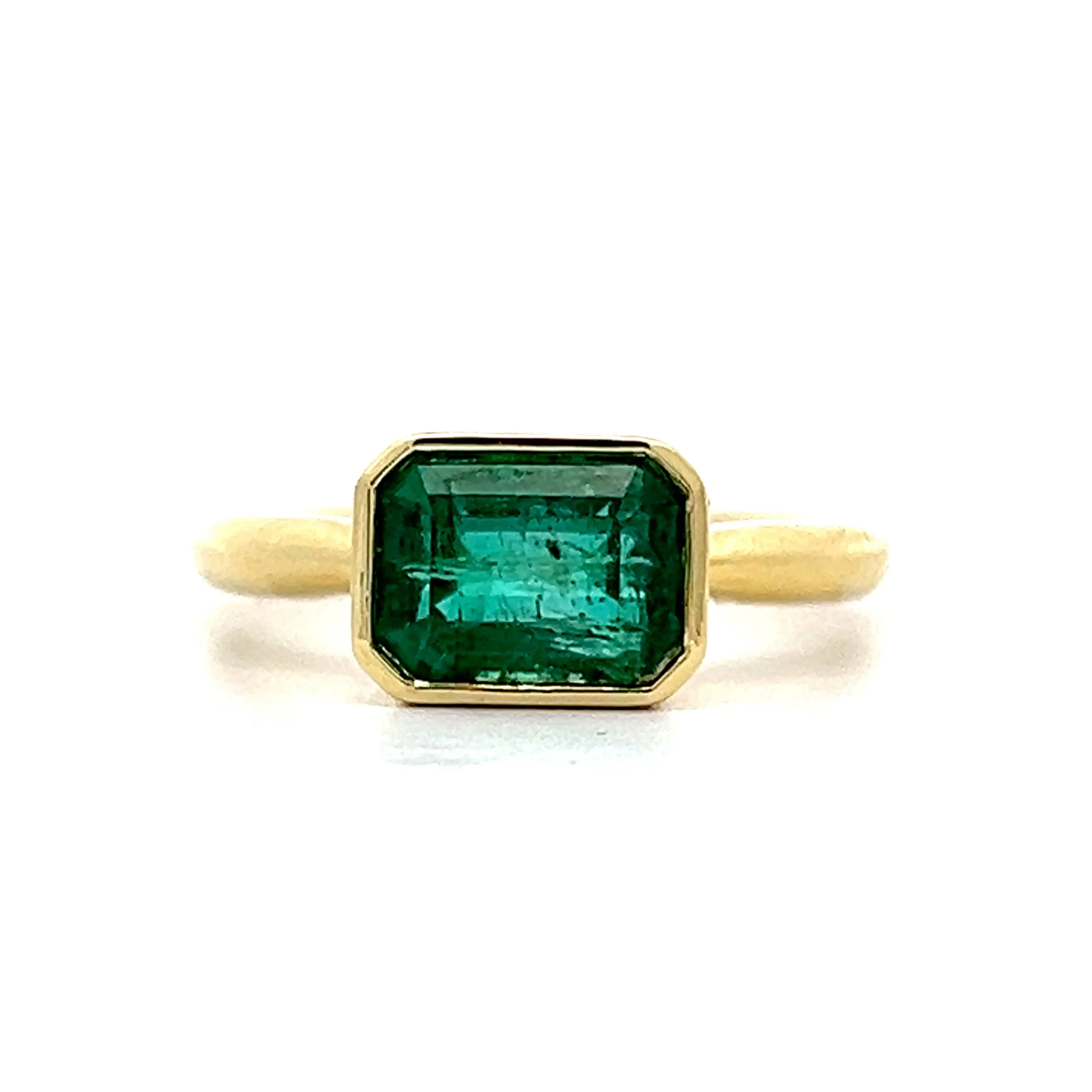 18k Yellow Gold Bezel Set Emerald ring