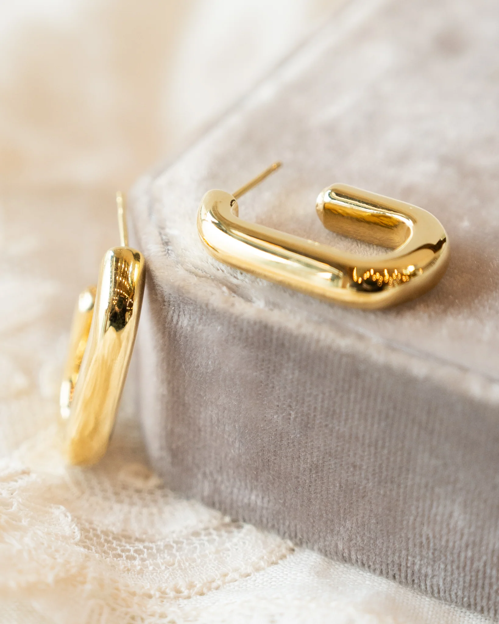 Puffy Rectangular Hoop Earrings in 14k Yellow Gold - Image 4