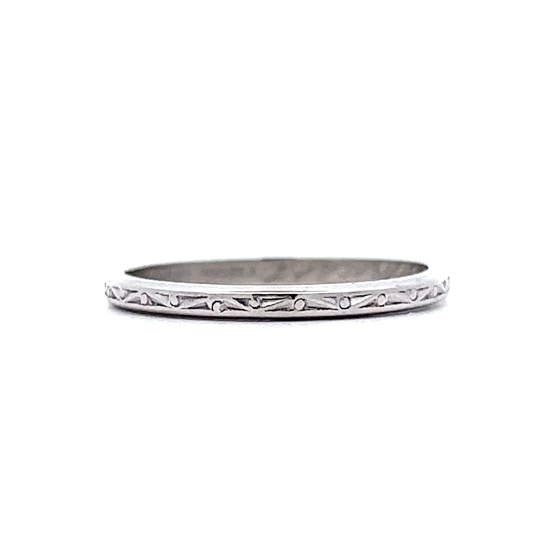 Retro Geometric Engraved Wedding Band in Platinum - Image 3