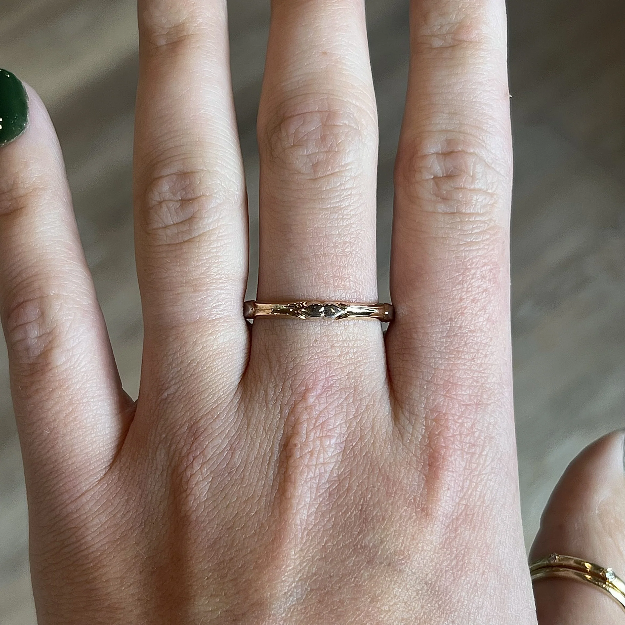 Retro Men's Heart Two-Tone Wedding Band in 14k Gold - Image 6