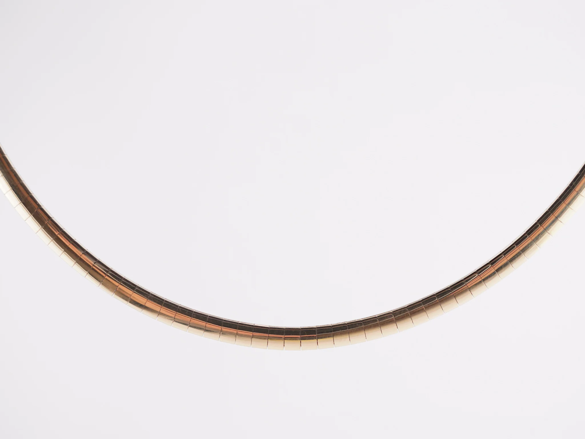 Reversible Omega Necklace in 14k Yellow and White Gold - Image 4