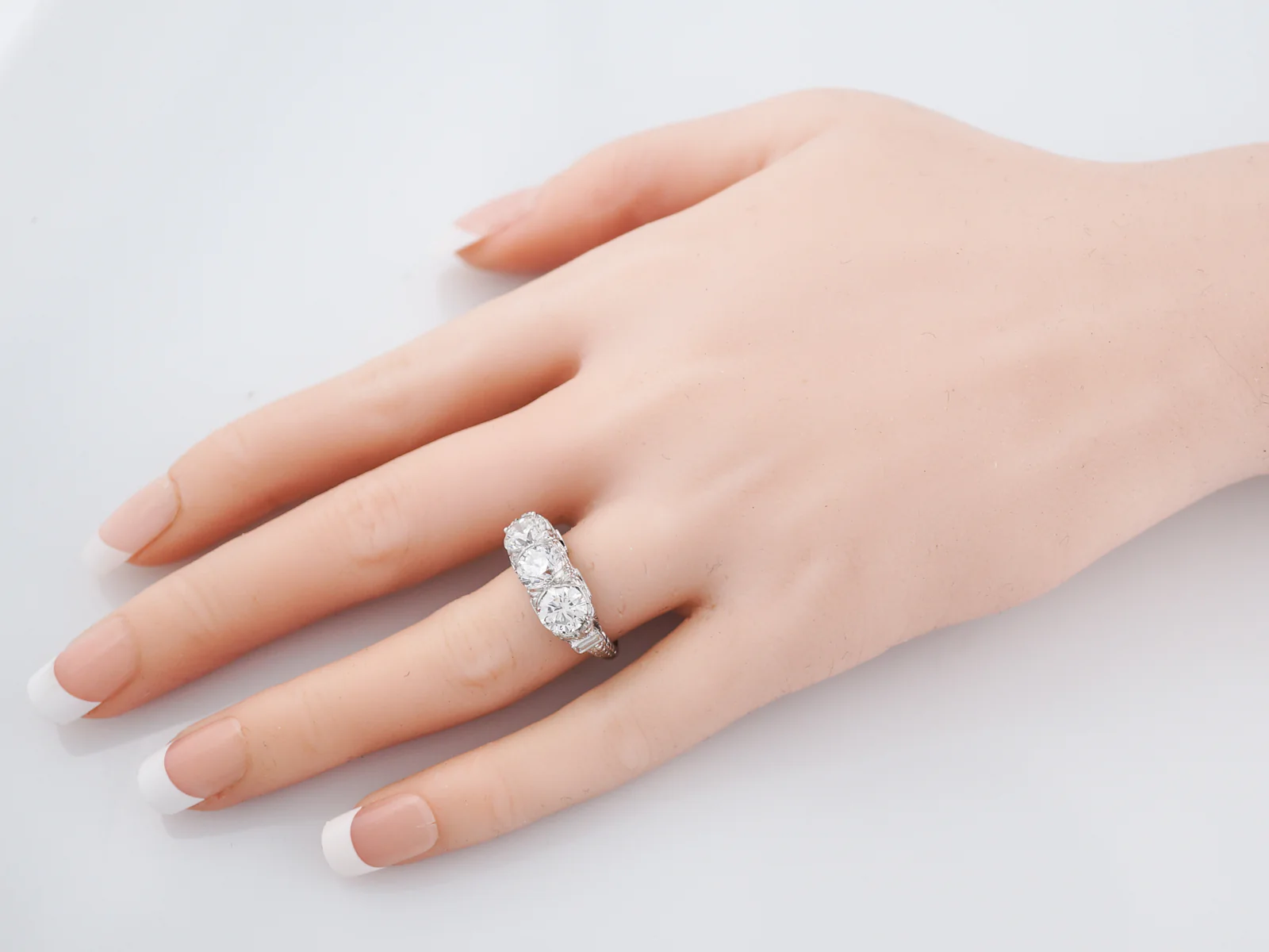 ***RTV***Right Hand Ring Modern 1.01 GIA Round Brilliant Cut Diamond in Platinum - Image 8