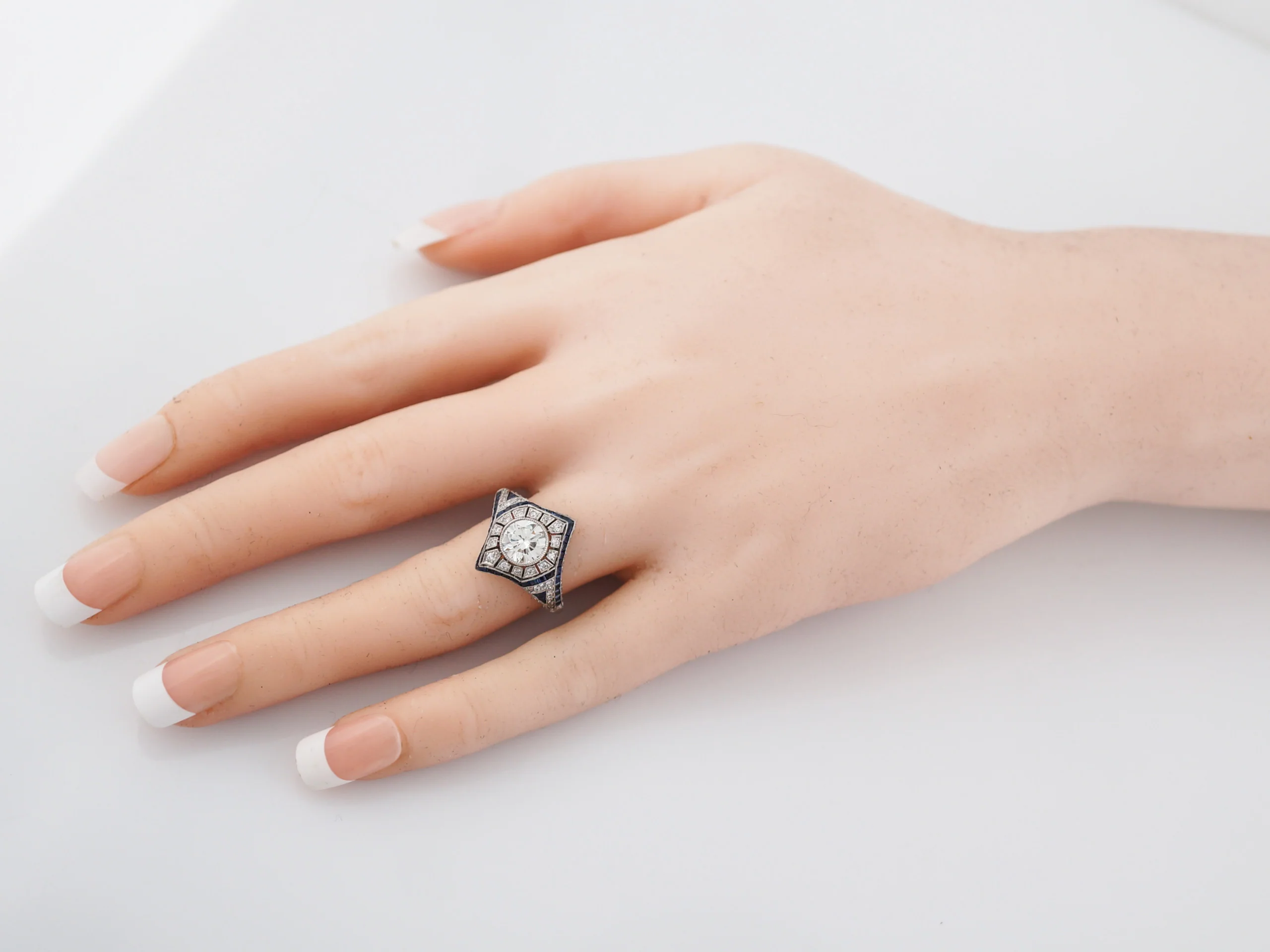 Right Hand Ring Modern 1.03 Round Brilliant Cut Diamond in Platinum - Image 4