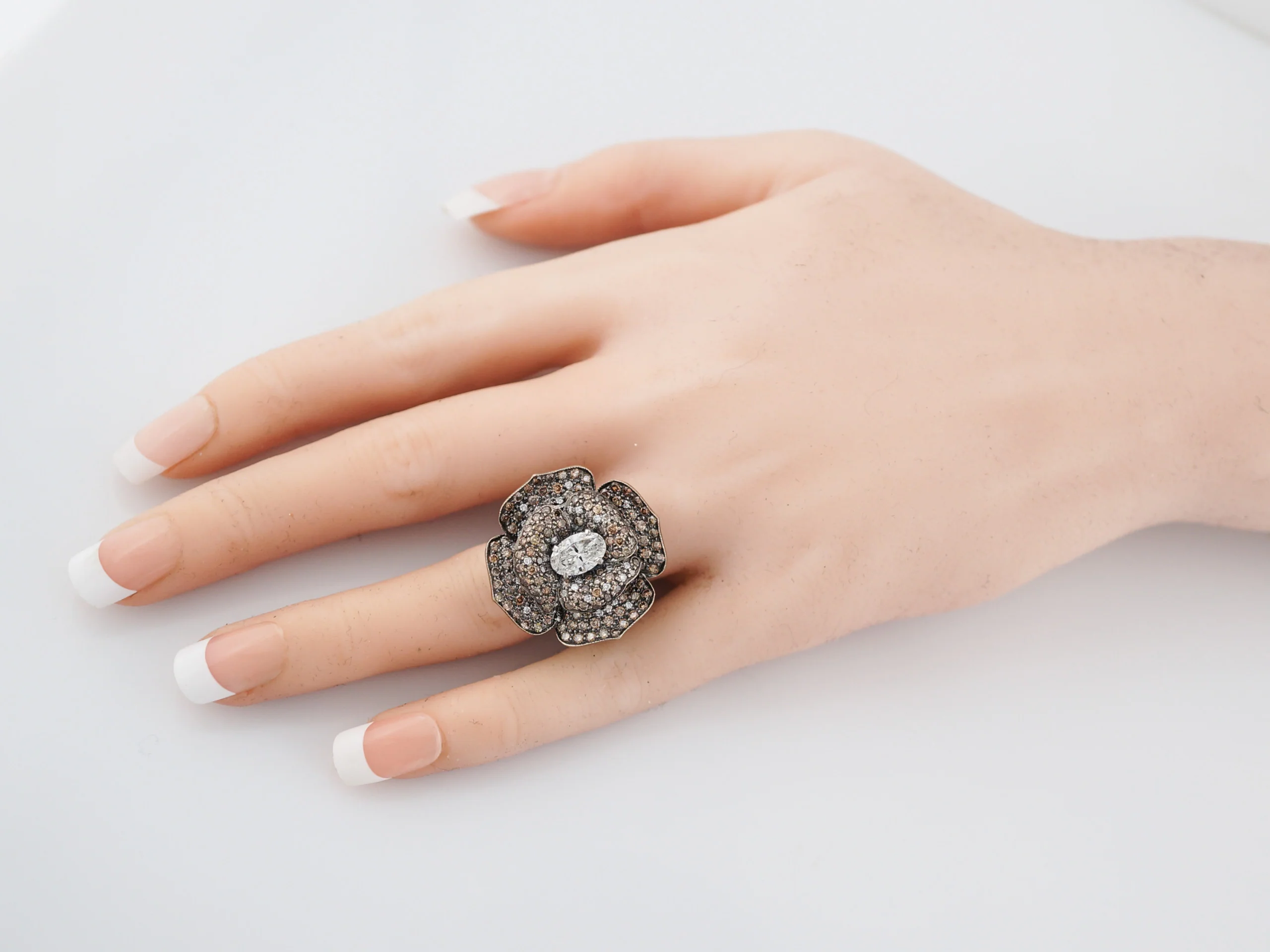 Right Hand Ring Modern 1.07 Oval Cut Diamond in 18K Yellow Gold - Image 9