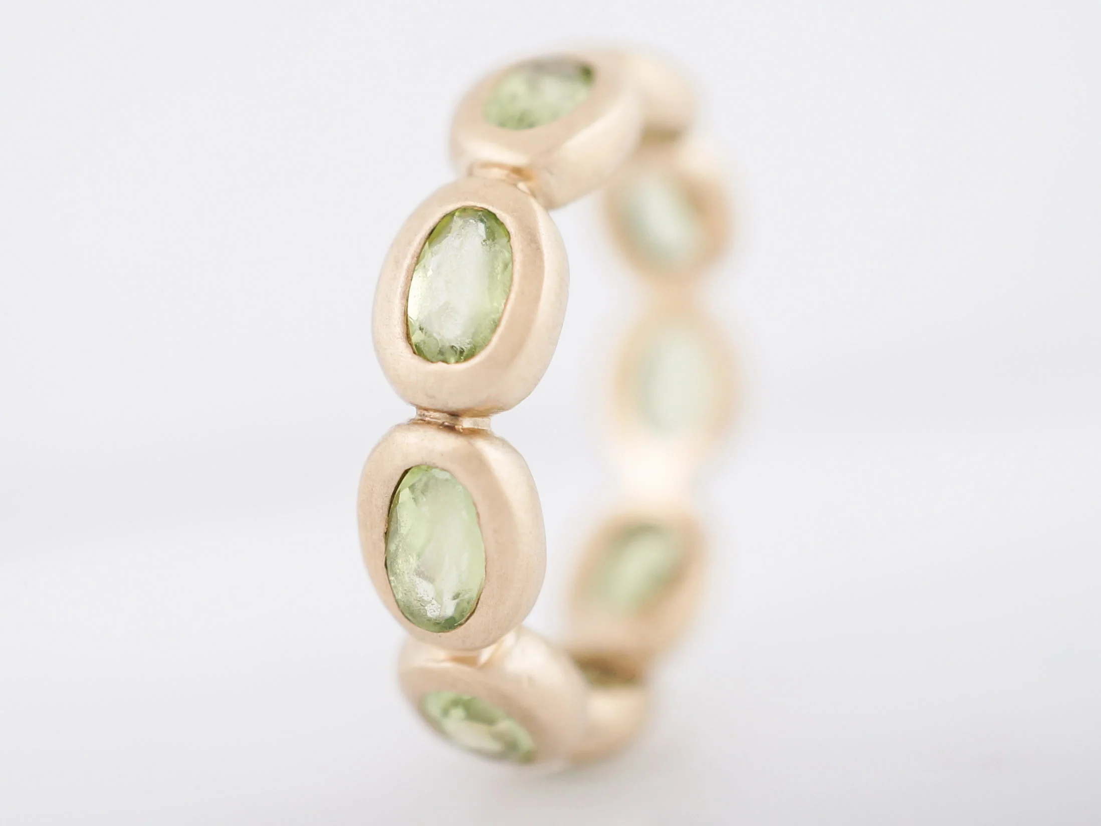Right Hand Ring Modern 2.97 Oval Cut Peridot in 14K Yellow Gold - Image 3
