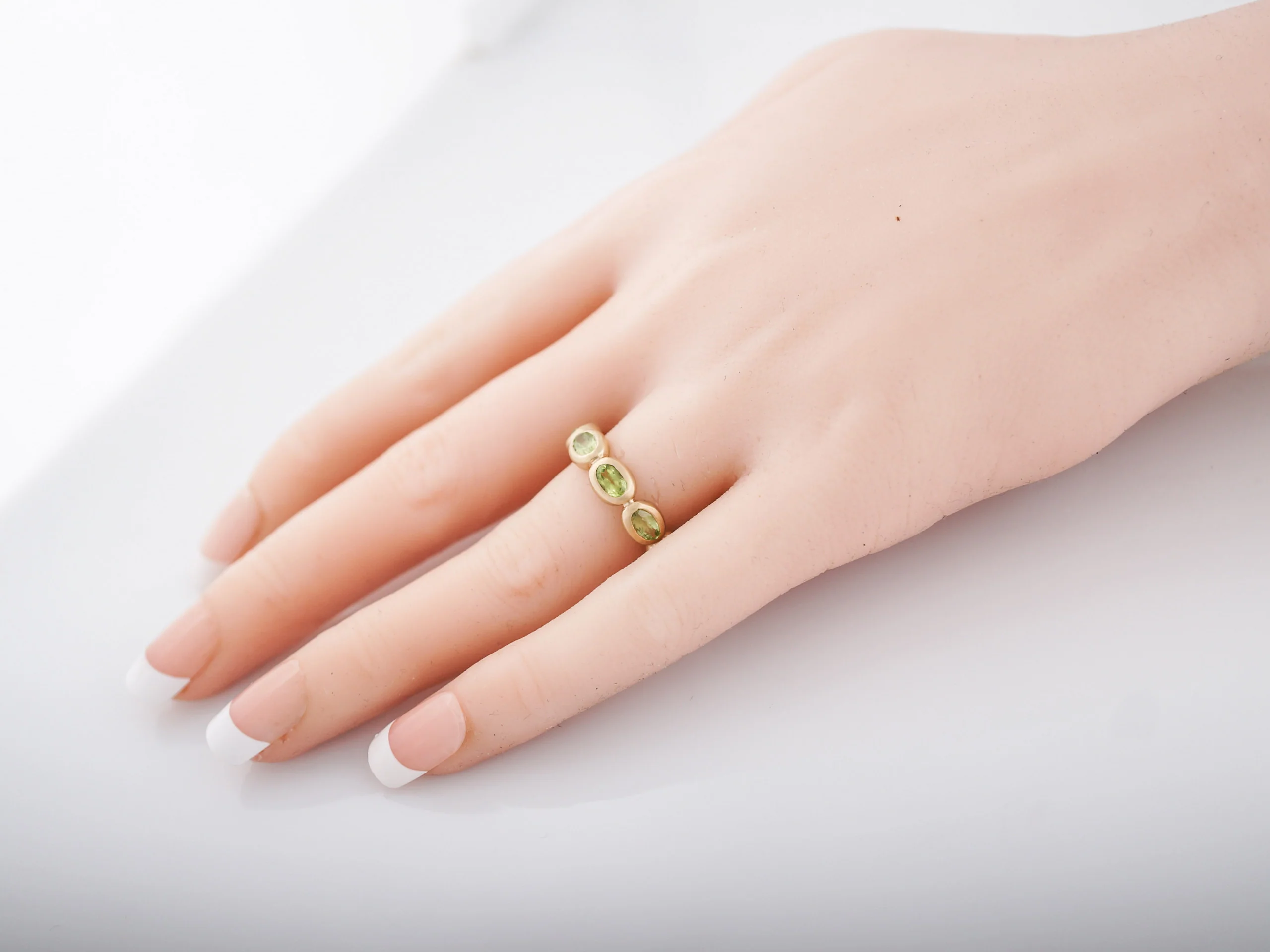 Right Hand Ring Modern 2.97 Oval Cut Peridot in 14K Yellow Gold - Image 5