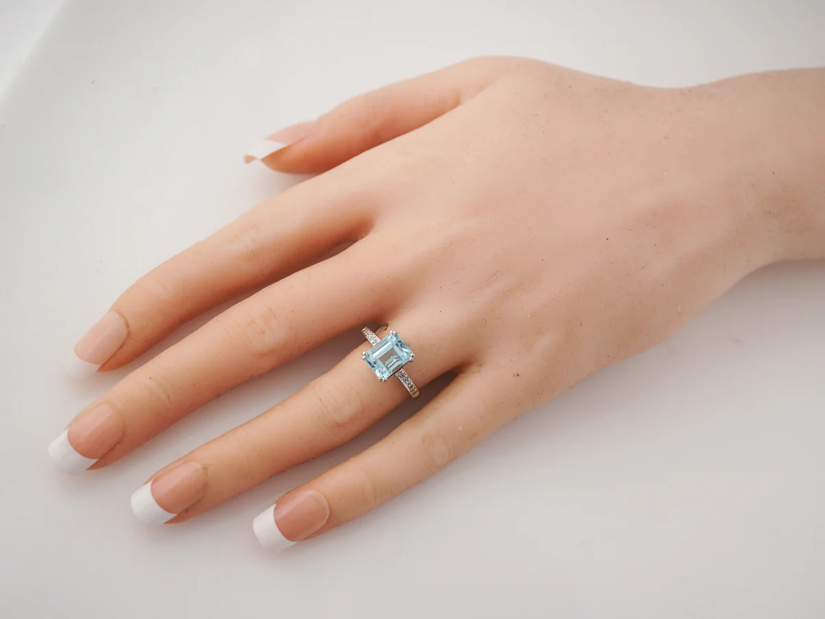 Right Hand Ring Modern 3.63 Emerald Cut Aquamarine in 18k White Gold - Image 7