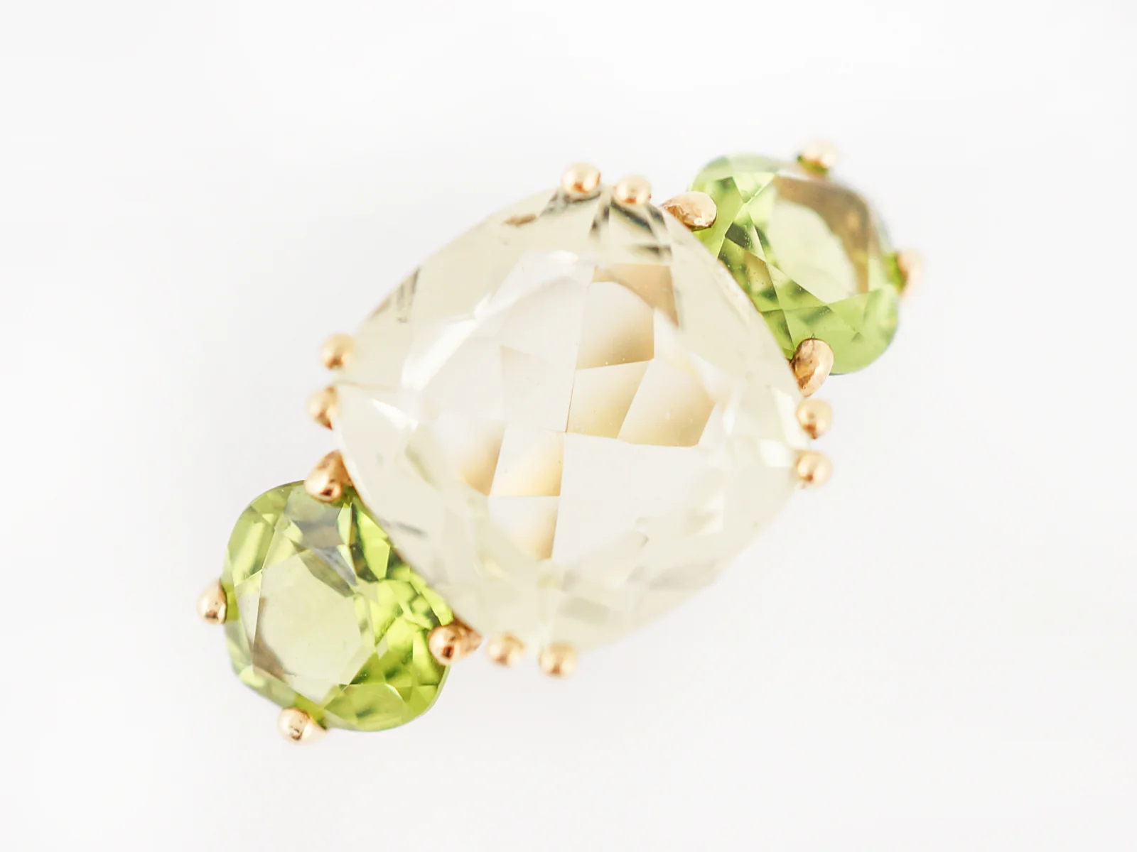 Right Hand Ring Modern 5.10 Cushion Cut Quartz & Round Cut Peridot in 18k Yellow Gold - Image 4