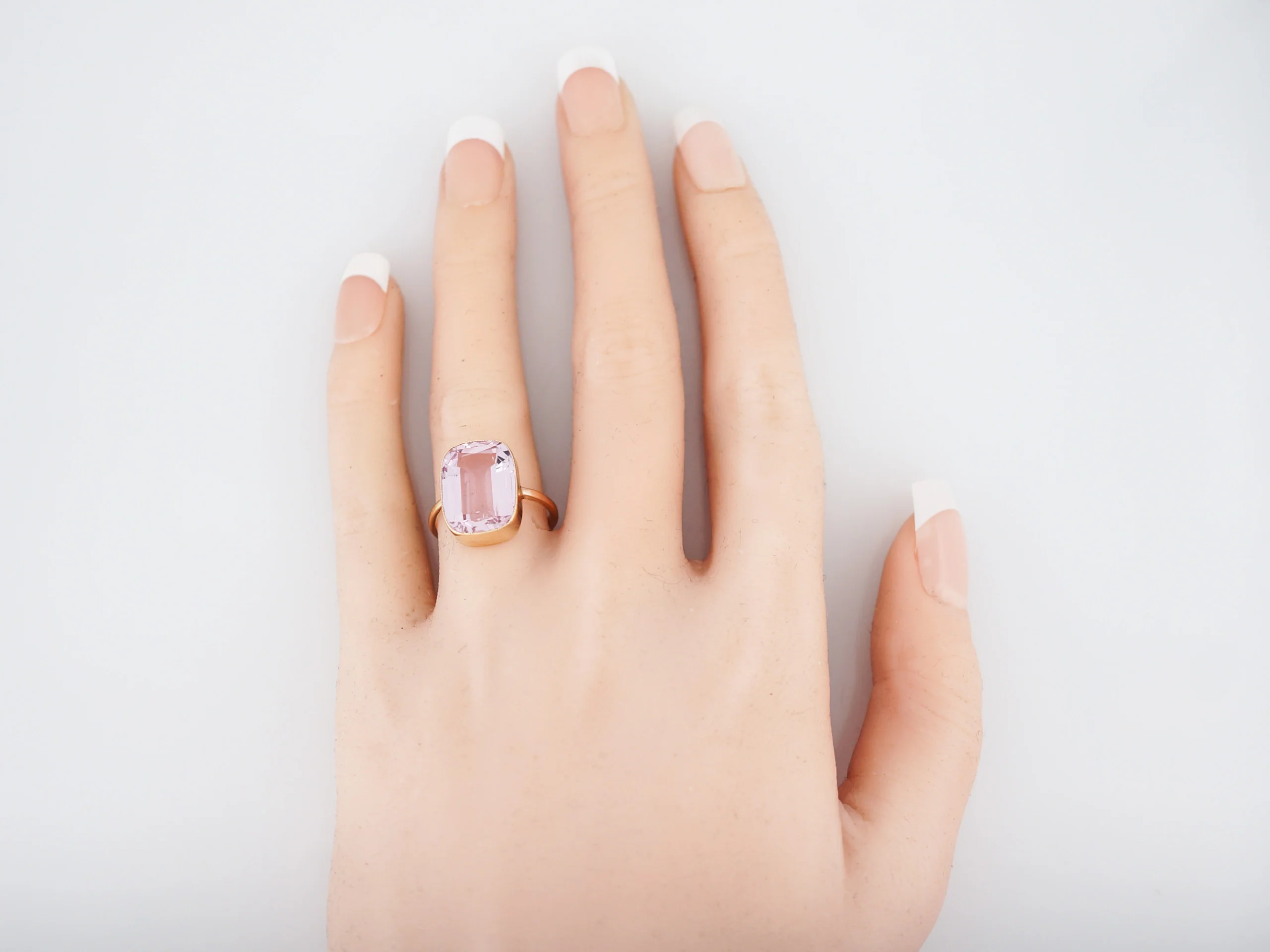Right Hand Ring Modern 6.05 Oval Cut Kunzite in 14K Yellow Gold - Image 6